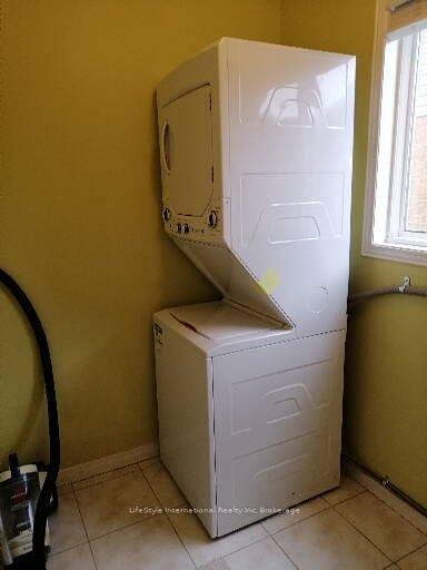 Photo 11 of Unit Main Unit, 22 Clairfields Drive W, Guelph, Clairfields/Hanlon Business Park — HOMEH
