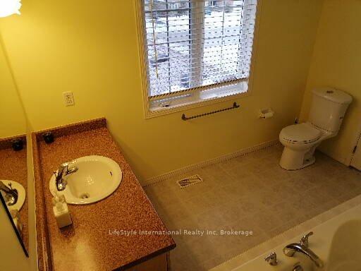 Photo 18 of Unit Main Unit, 22 Clairfields Drive W, Guelph, Clairfields/Hanlon Business Park — HOMEH