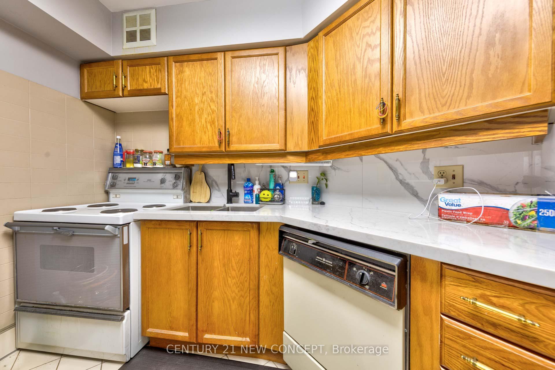 Photo 3 of Unit 932, 22 Southport Street, Toronto, High Park-Swansea — HOMEH
