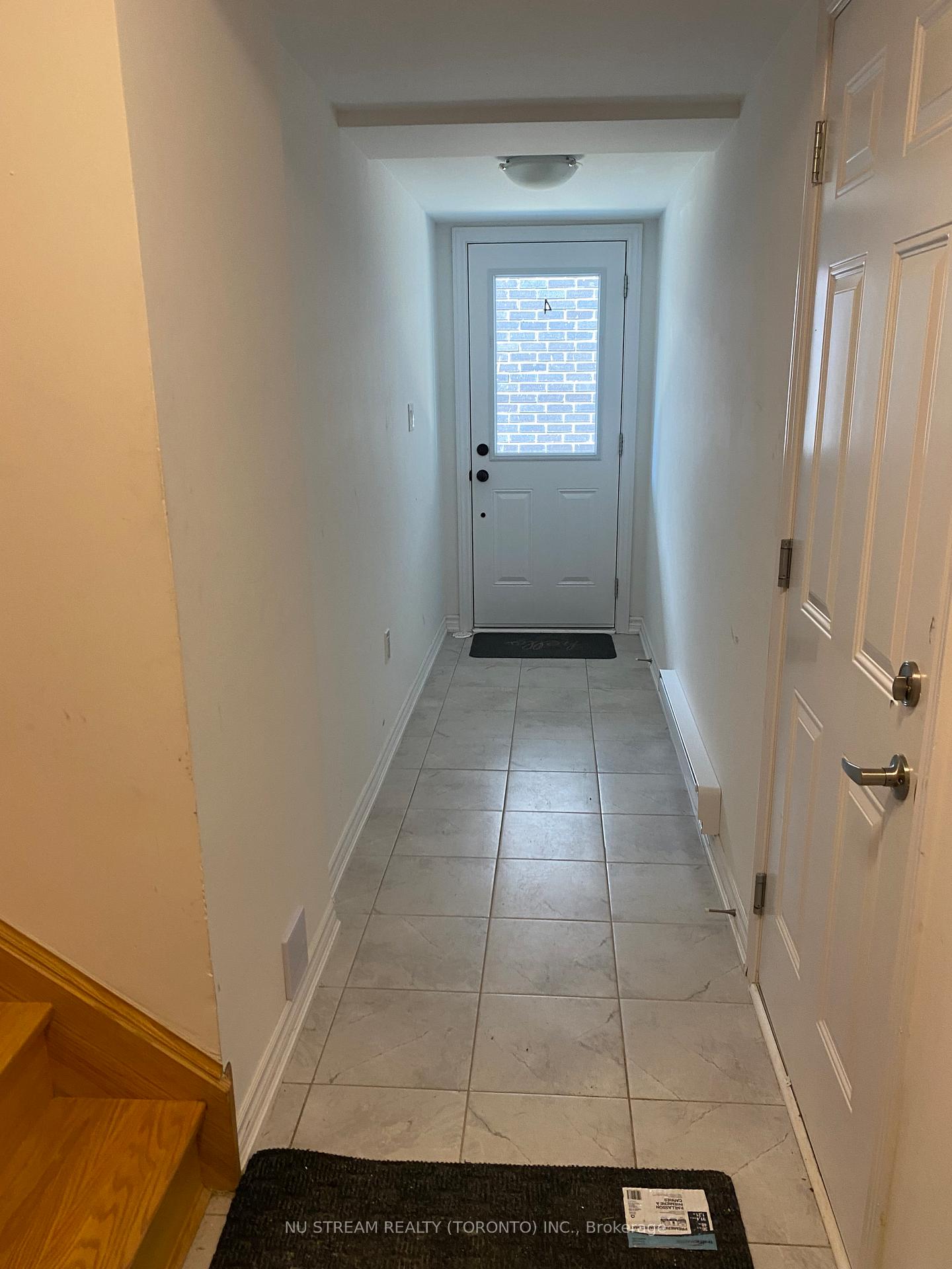 Photo 3 of Unit 4, 9 Hay Lane, Barrie, Rural Barrie Southeast — HOMEH