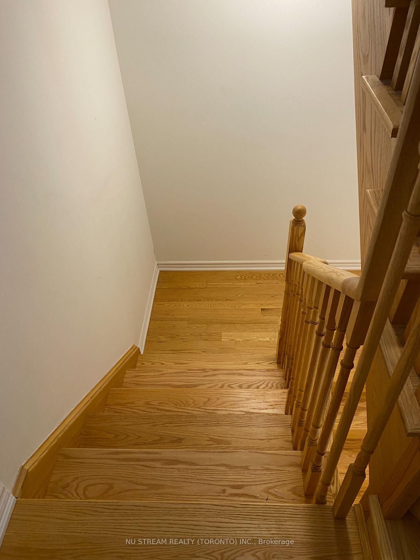 Photo 5 of Unit 4, 9 Hay Lane, Barrie, Rural Barrie Southeast — HOMEH