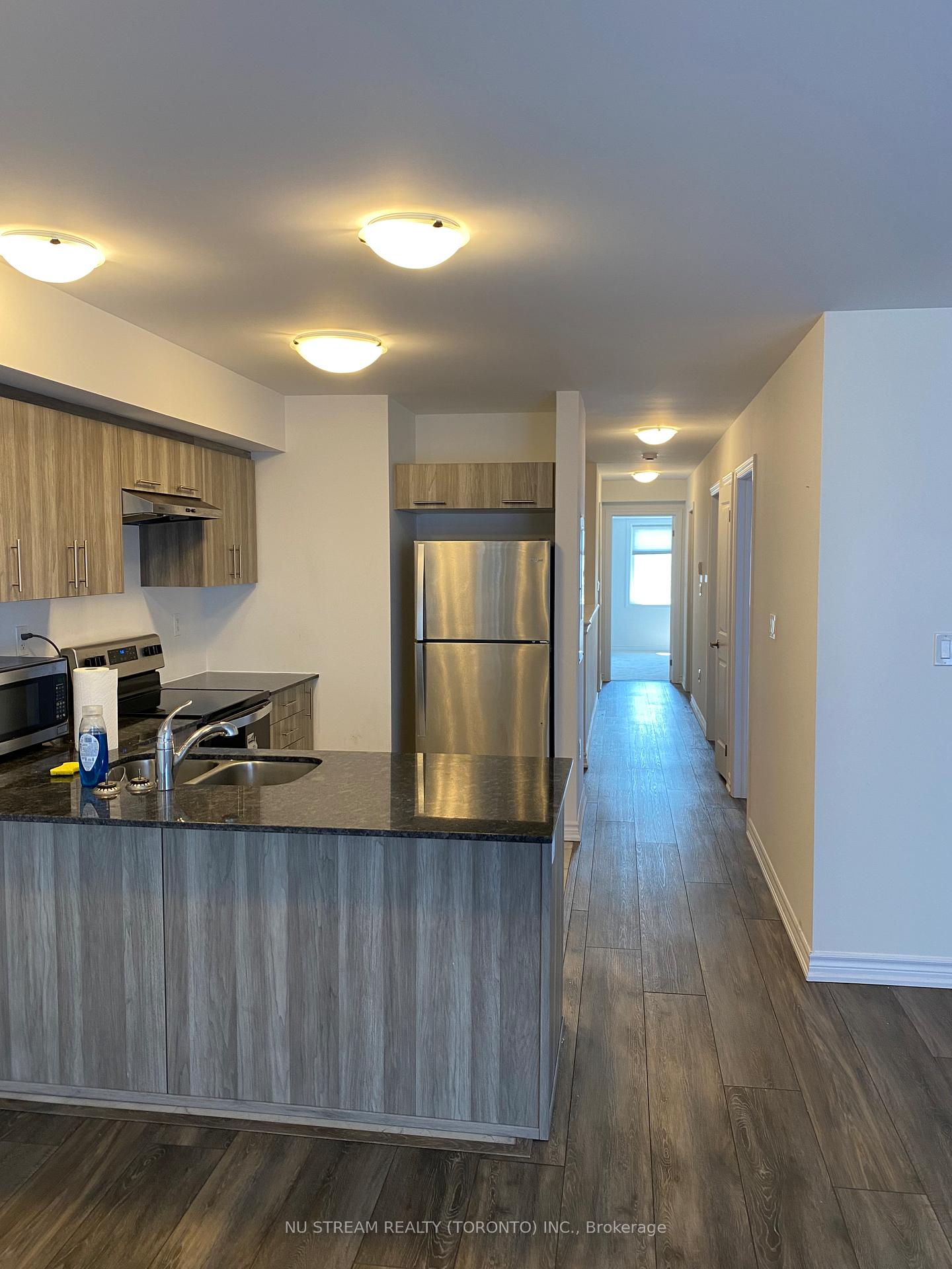 Photo 7 of Unit 4, 9 Hay Lane, Barrie, Rural Barrie Southeast — HOMEH