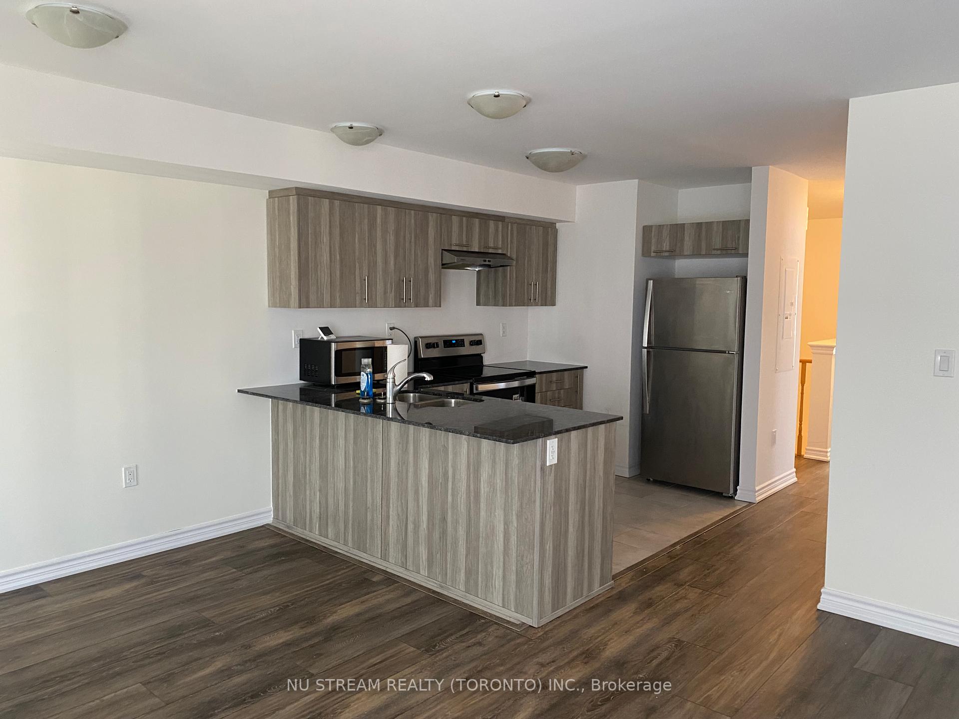 Photo 8 of Unit 4, 9 Hay Lane, Barrie, Rural Barrie Southeast — HOMEH
