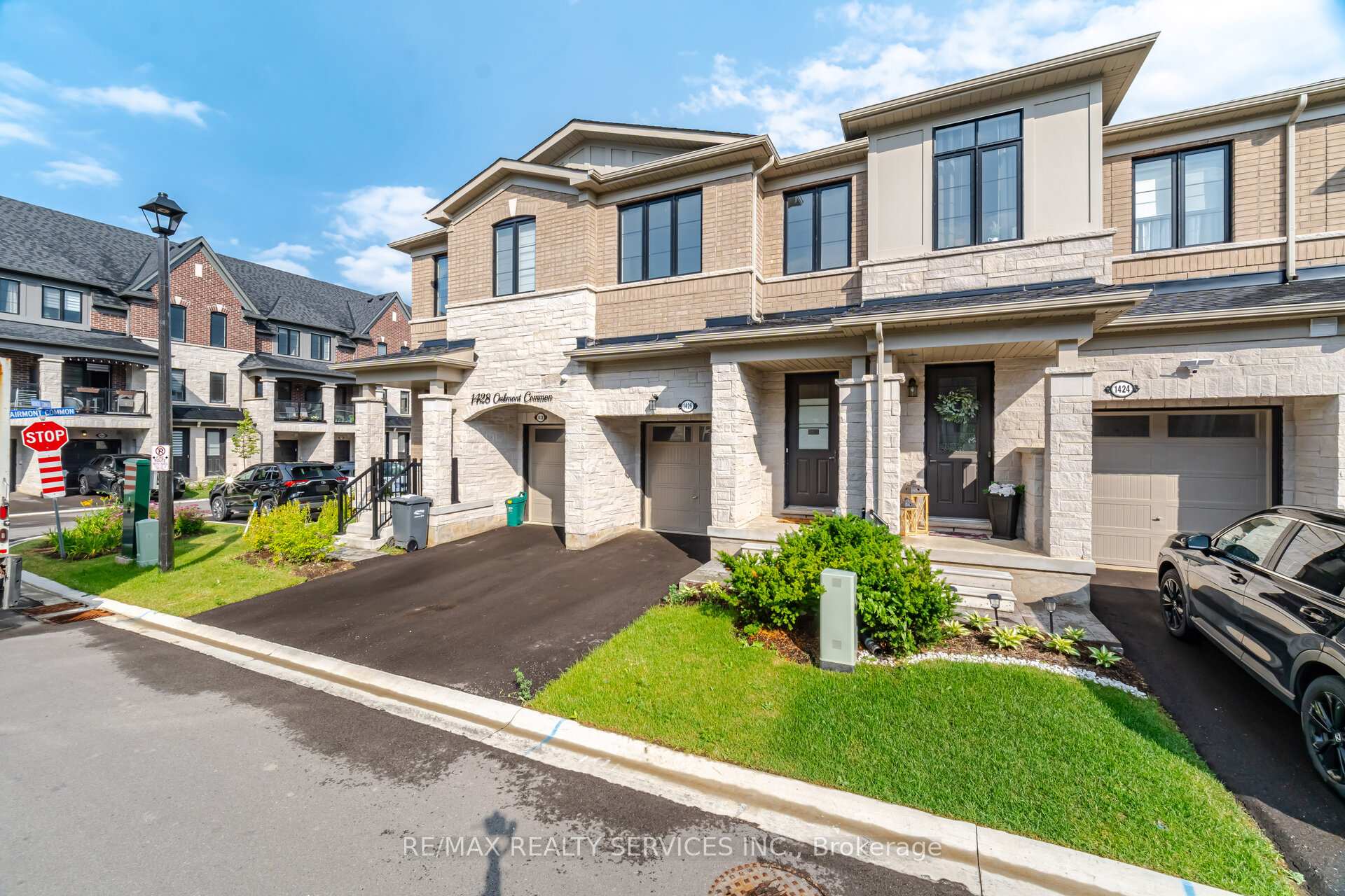 Photo 2 of 1426 Oakmont Common, Burlington, Tyandaga — HOMEH