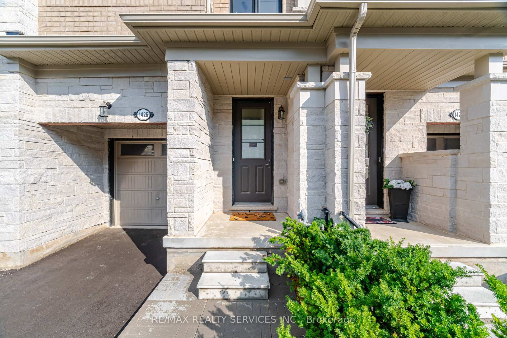Photo 3 of 1426 Oakmont Common, Burlington, Tyandaga — HOMEH