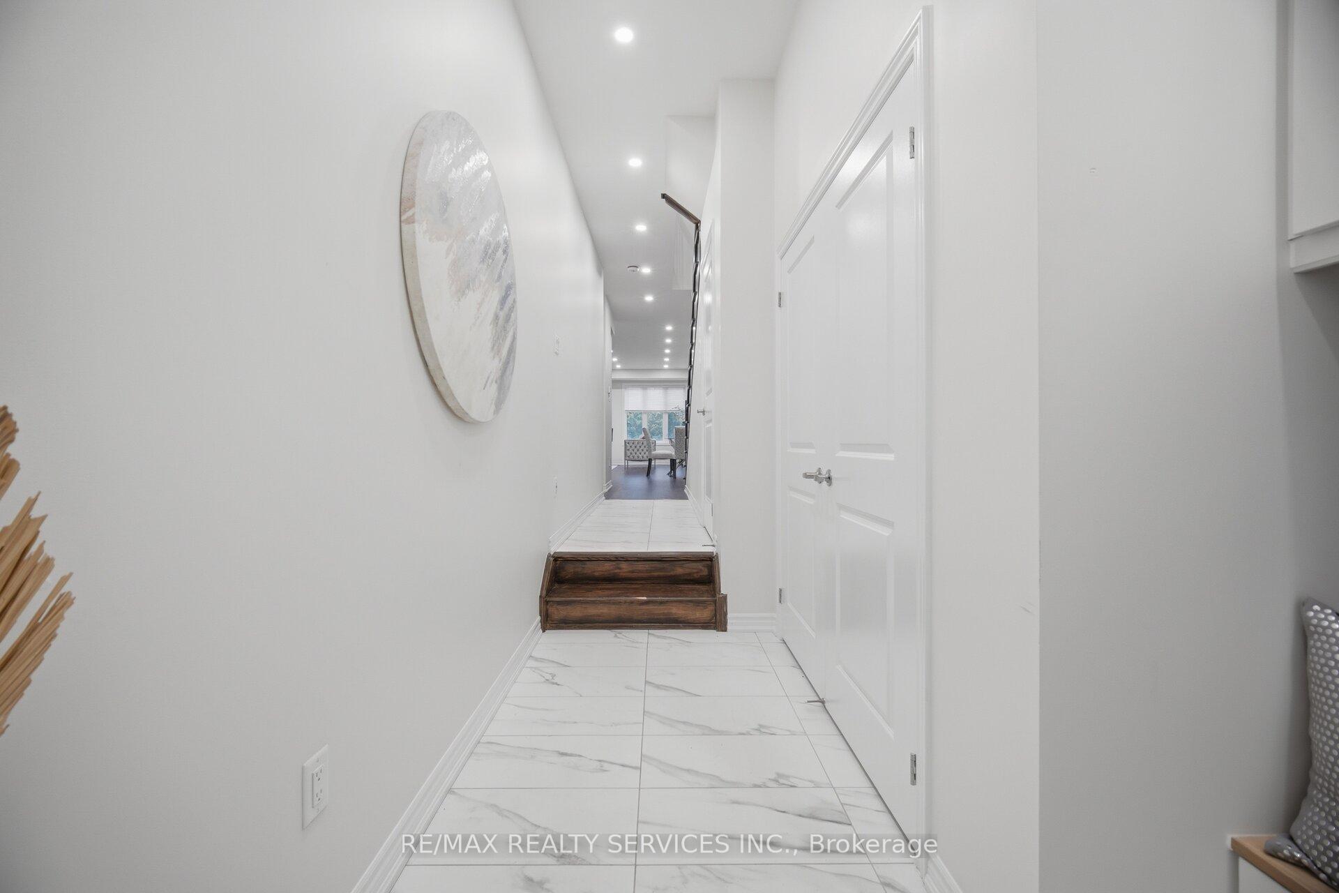 Photo 5 of 1426 Oakmont Common, Burlington, Tyandaga — HOMEH