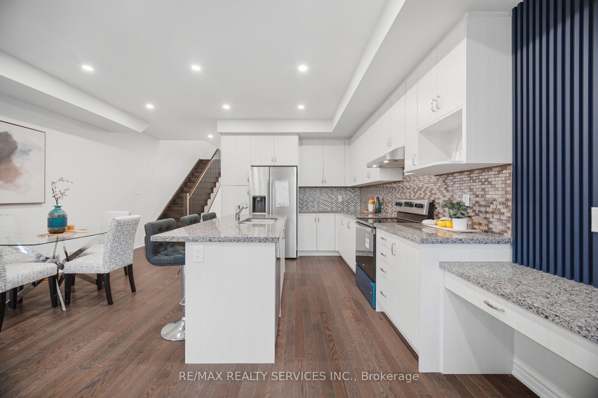 Photo 9 of 1426 Oakmont Common, Burlington, Tyandaga — HOMEH