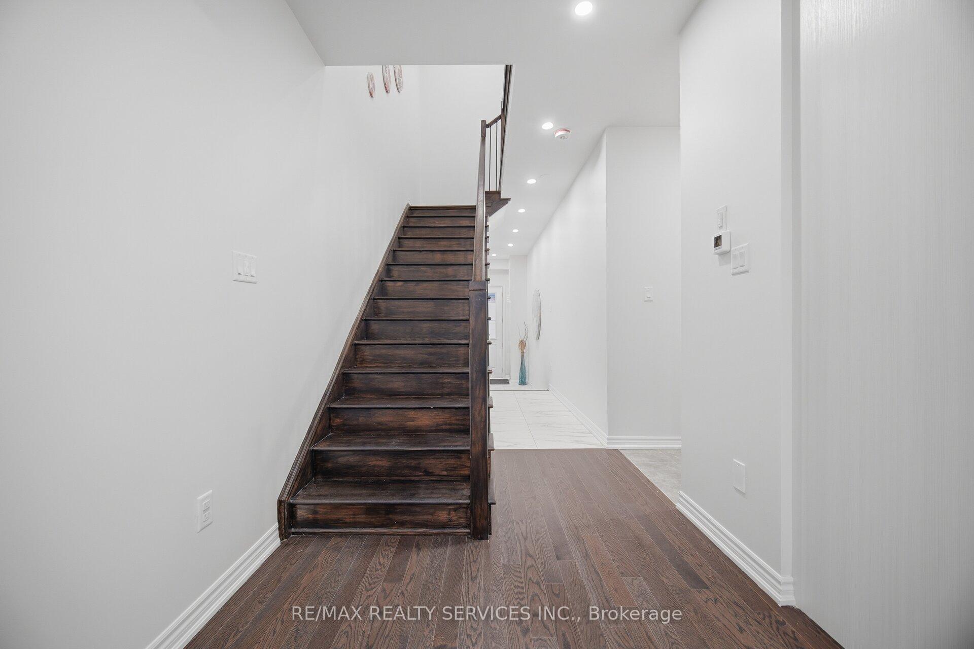 Photo 18 of 1426 Oakmont Common, Burlington, Tyandaga — HOMEH