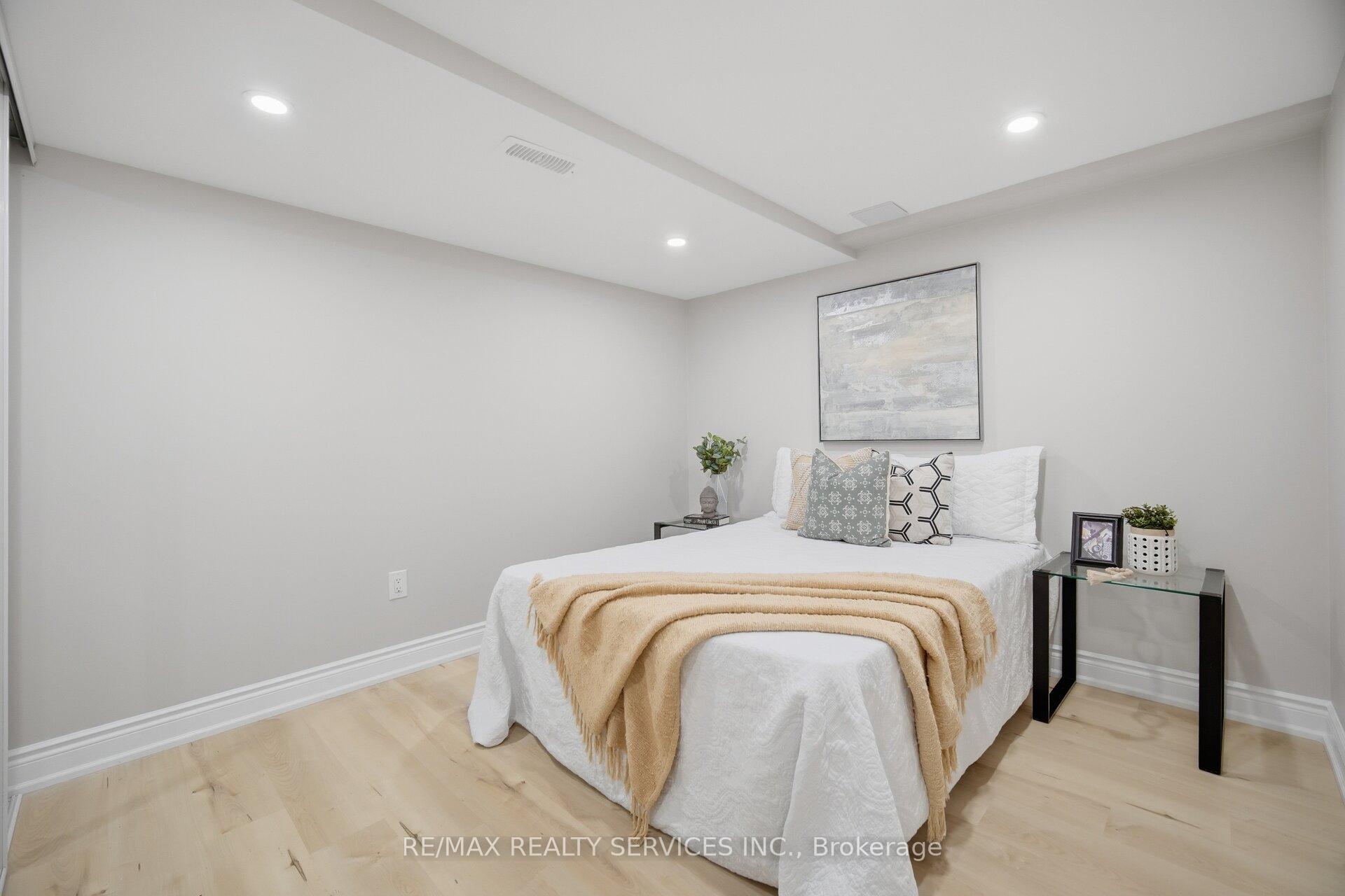 Photo 44 of 1426 Oakmont Common, Burlington, Tyandaga — HOMEH