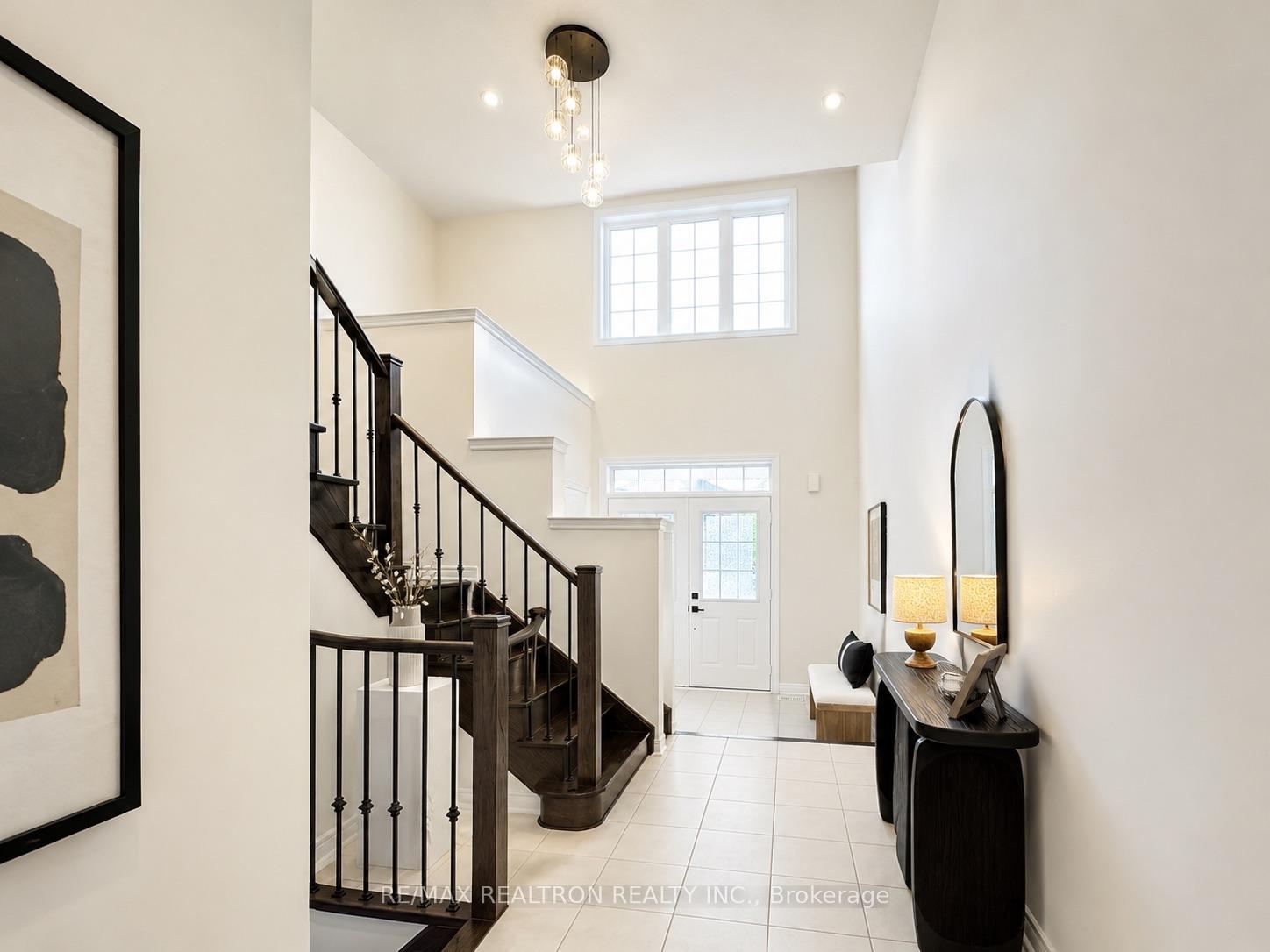 Photo 4 of 342 Lauderdale Drive, Vaughan, Patterson — HOMEH