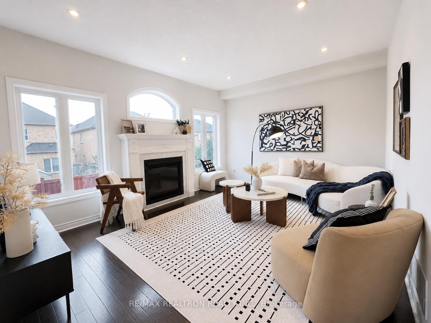 Photo 10 of 342 Lauderdale Drive, Vaughan, Patterson — HOMEH