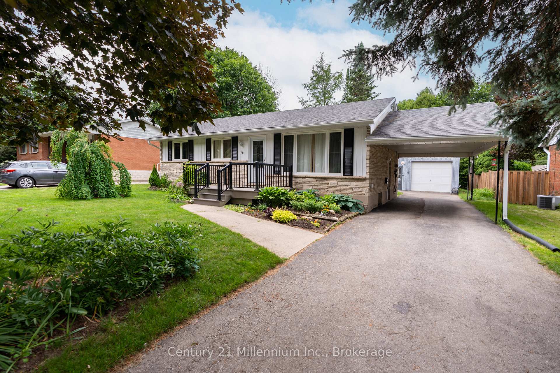 Photo 2 of 128 7th Avenue E, Owen Sound — HOMEH