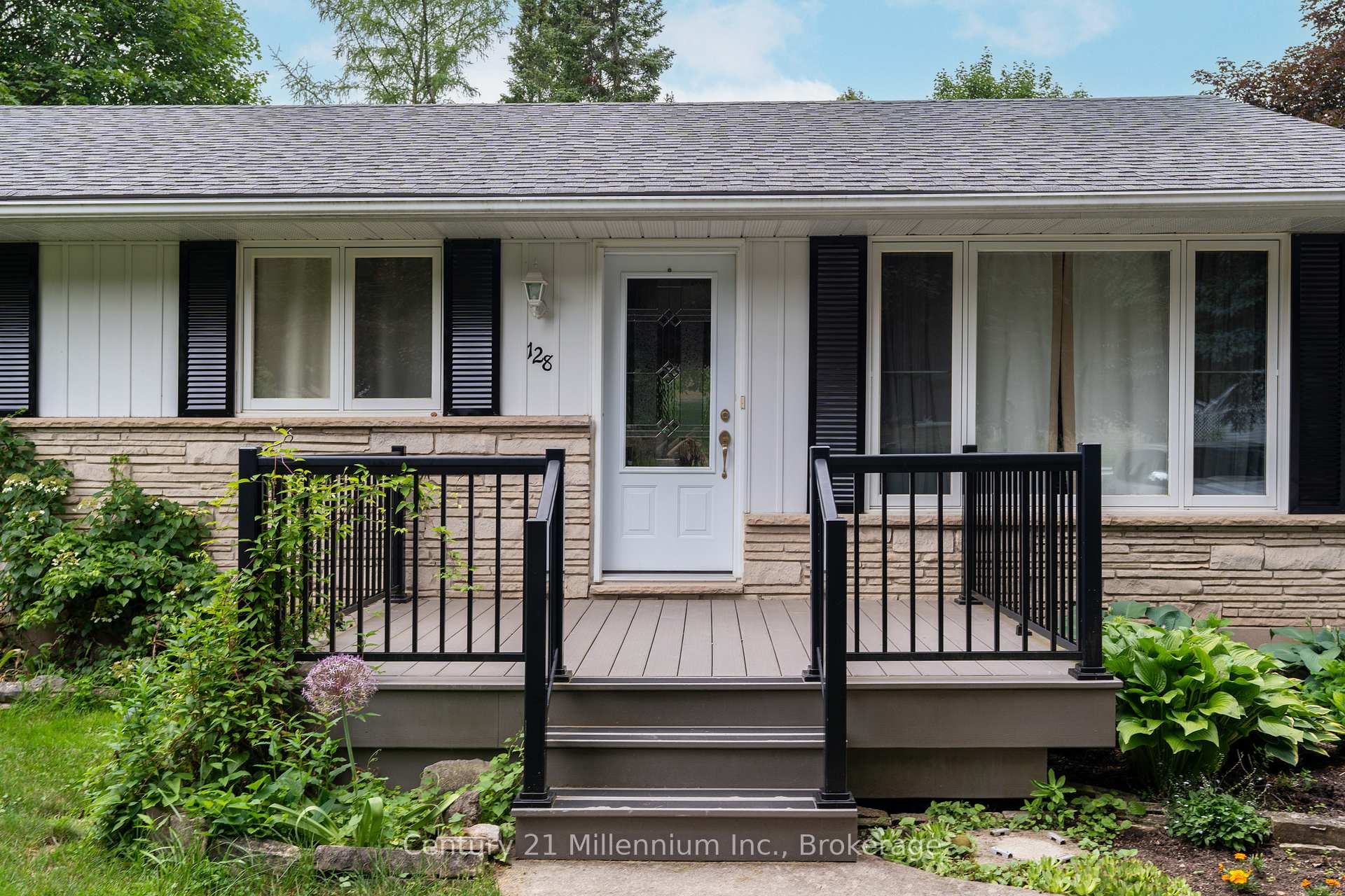 Photo 3 of 128 7th Avenue E, Owen Sound — HOMEH
