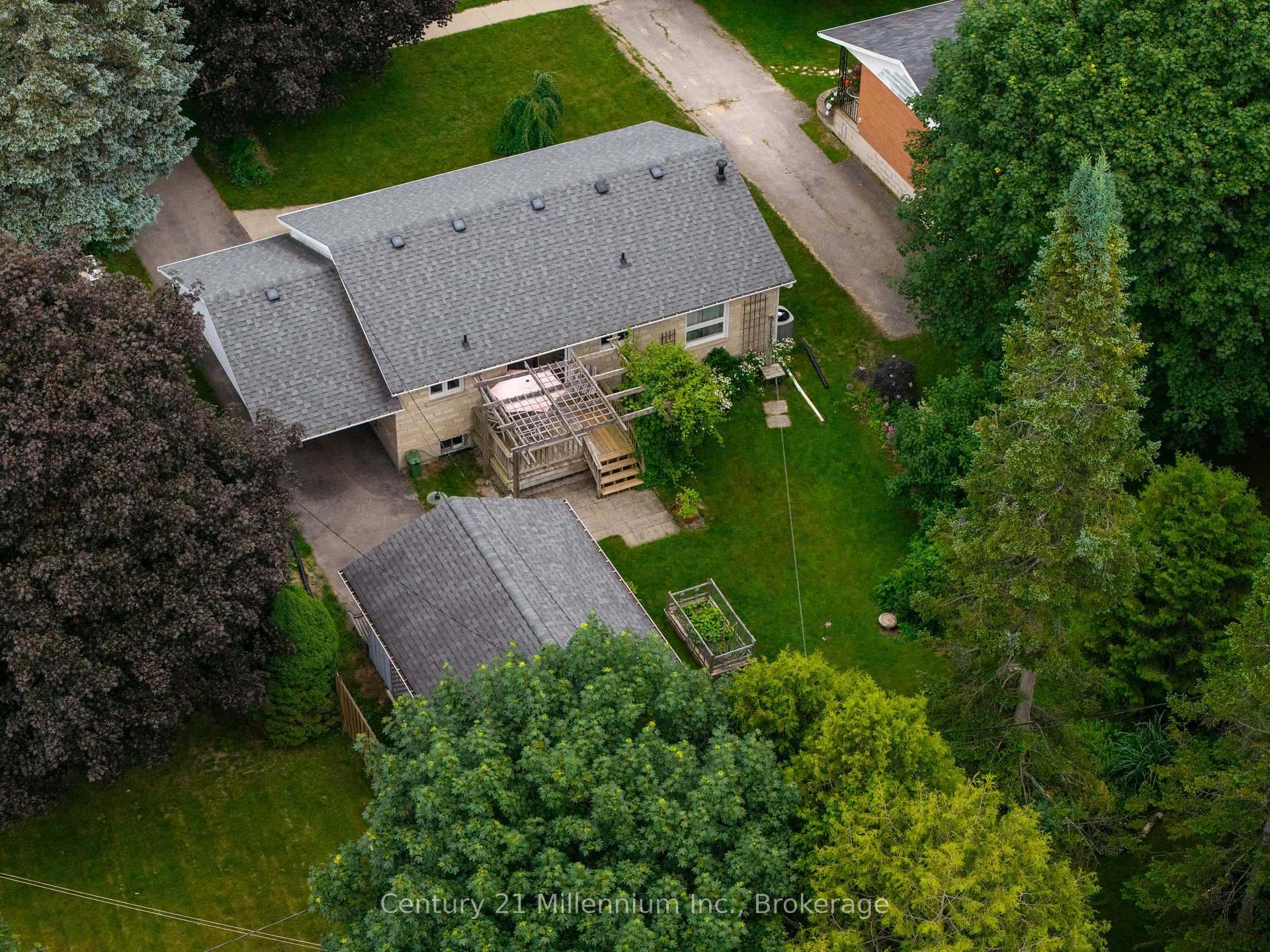 Photo 12 of 128 7th Avenue E, Owen Sound — HOMEH