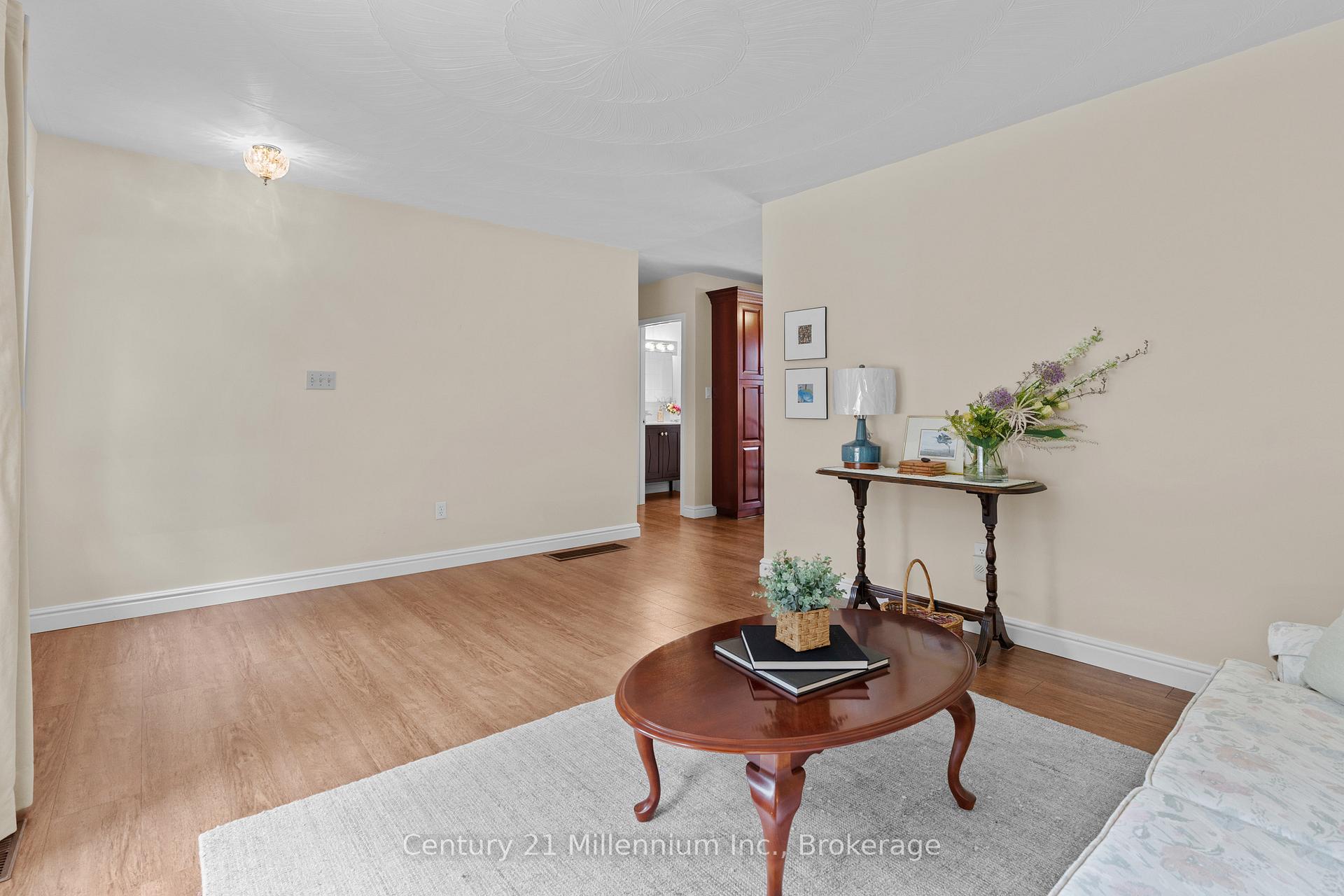 Photo 15 of 128 7th Avenue E, Owen Sound — HOMEH