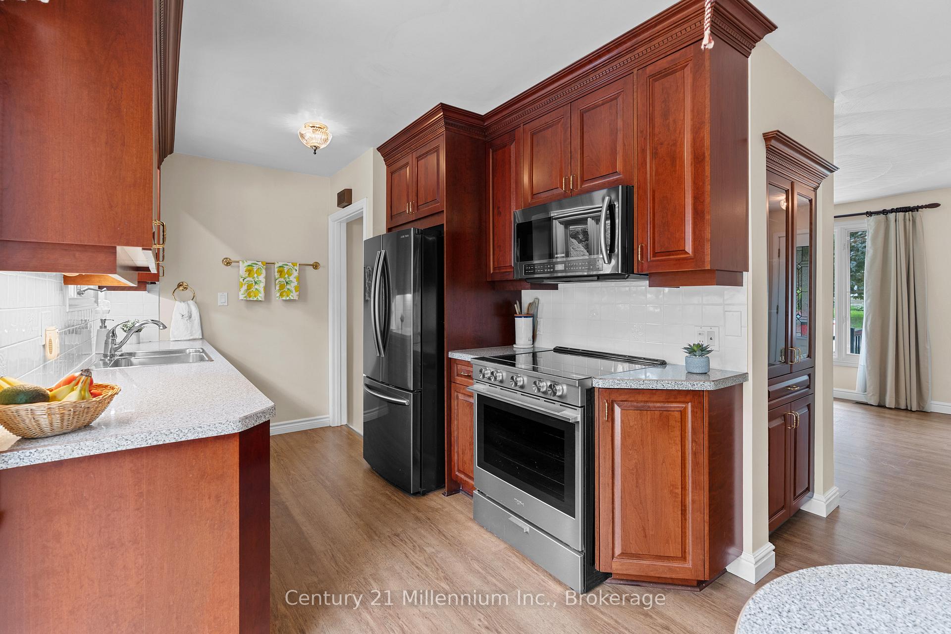 Photo 19 of 128 7th Avenue E, Owen Sound — HOMEH