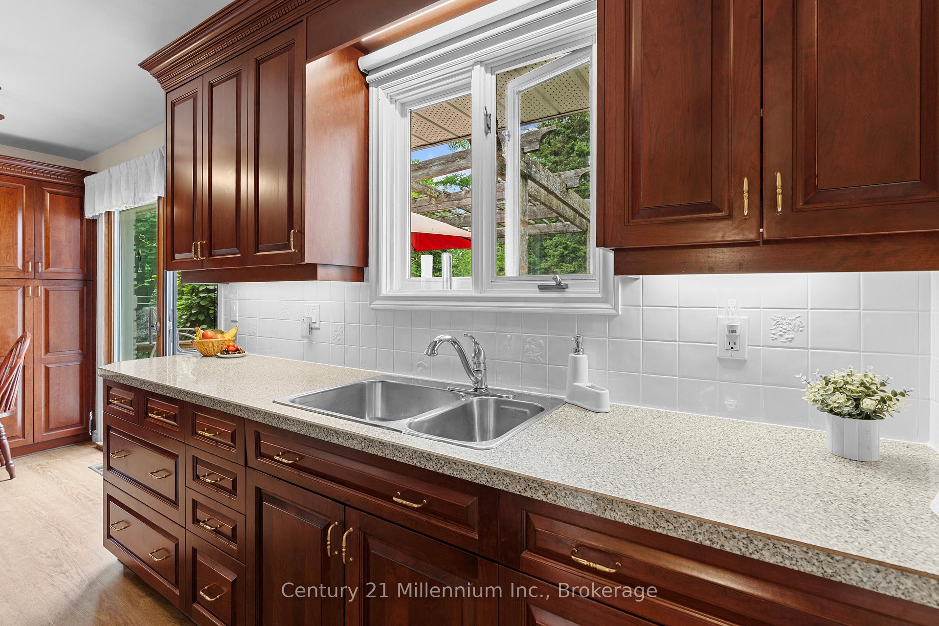 Photo 22 of 128 7th Avenue E, Owen Sound — HOMEH