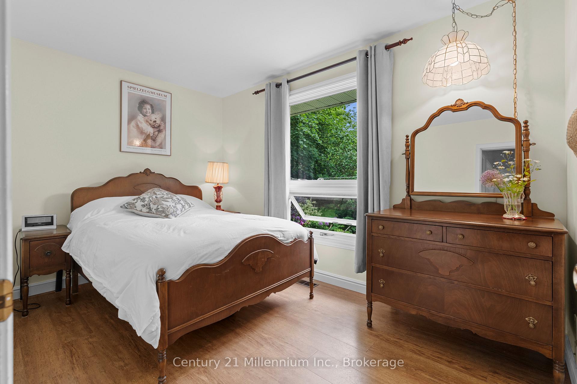 Photo 24 of 128 7th Avenue E, Owen Sound — HOMEH