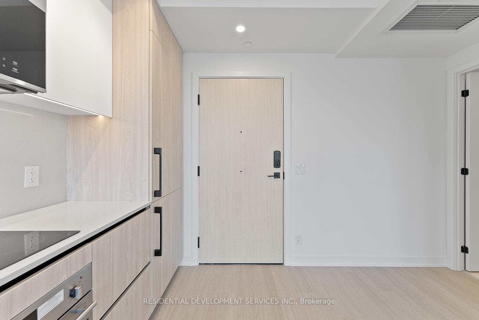 Photo 5 of Unit 1111, 699 Sheppard Avenue E, North York, Bayview Village — HOMEH