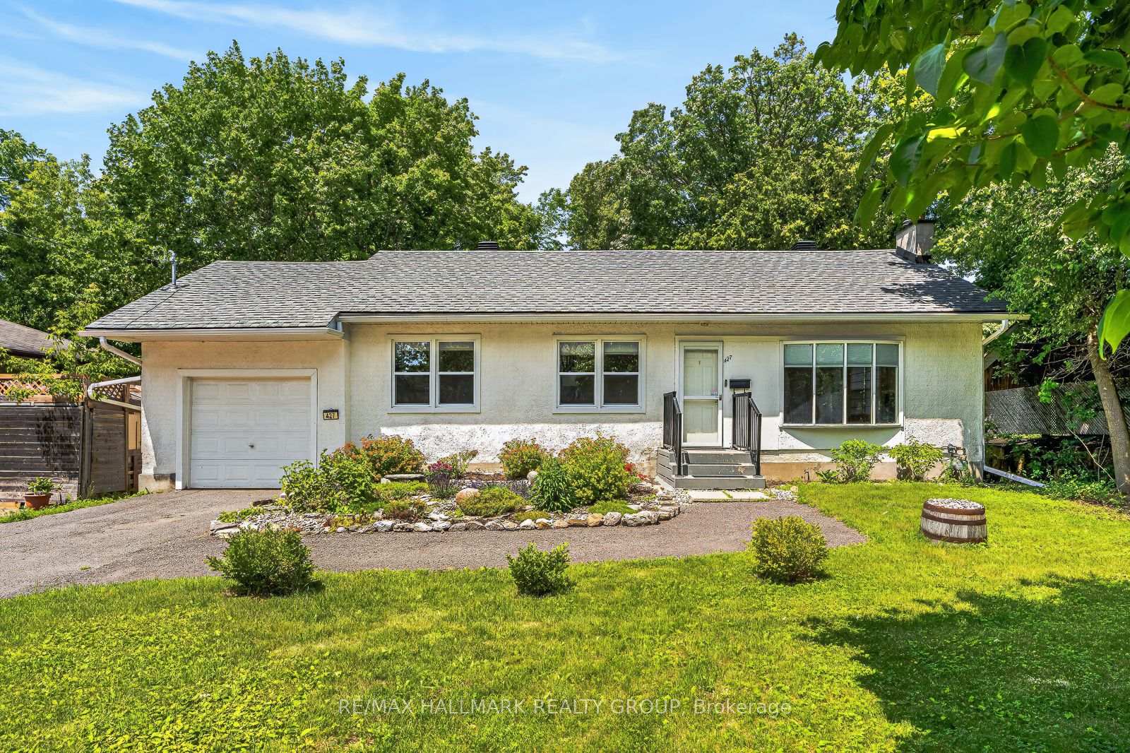 Front of 427 Pleasant Park Road