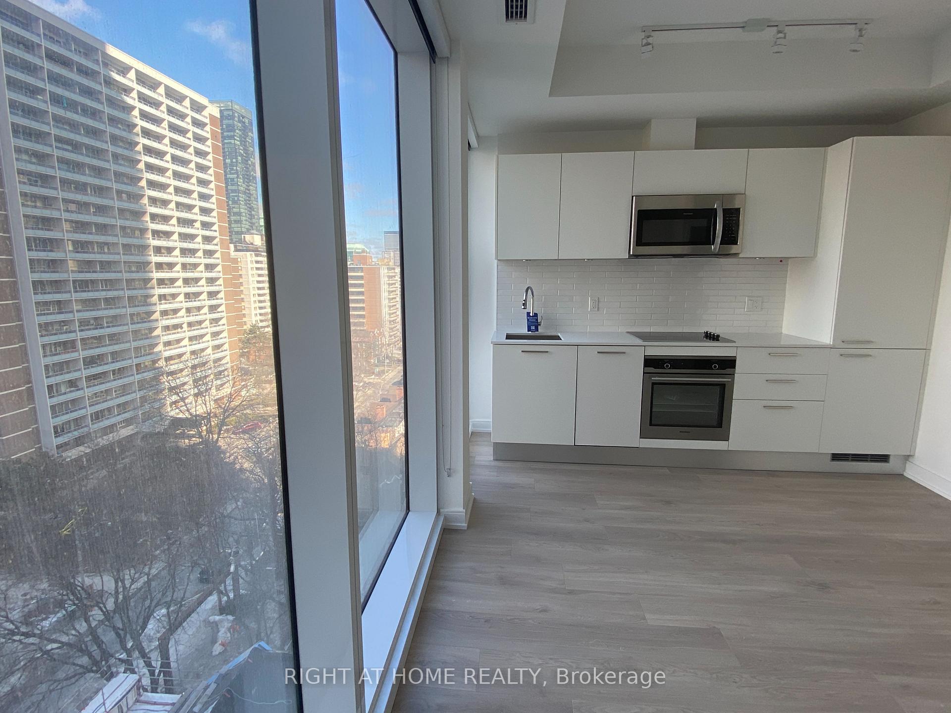 Photo 3 of Unit 901, 3 Gloucester Street, Toronto, Church-Yonge Corridor — HOMEH