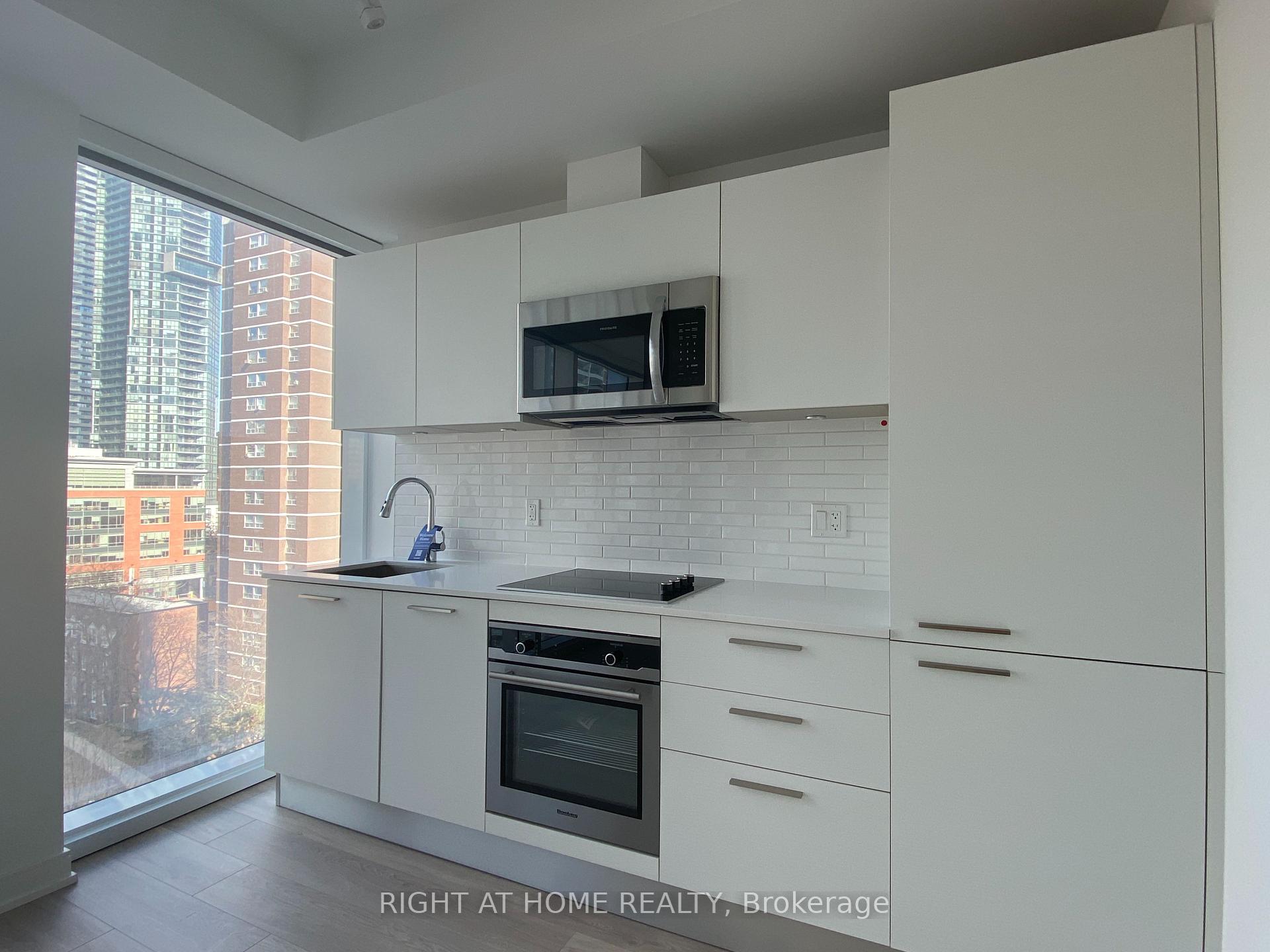 Photo 4 of Unit 901, 3 Gloucester Street, Toronto, Church-Yonge Corridor — HOMEH