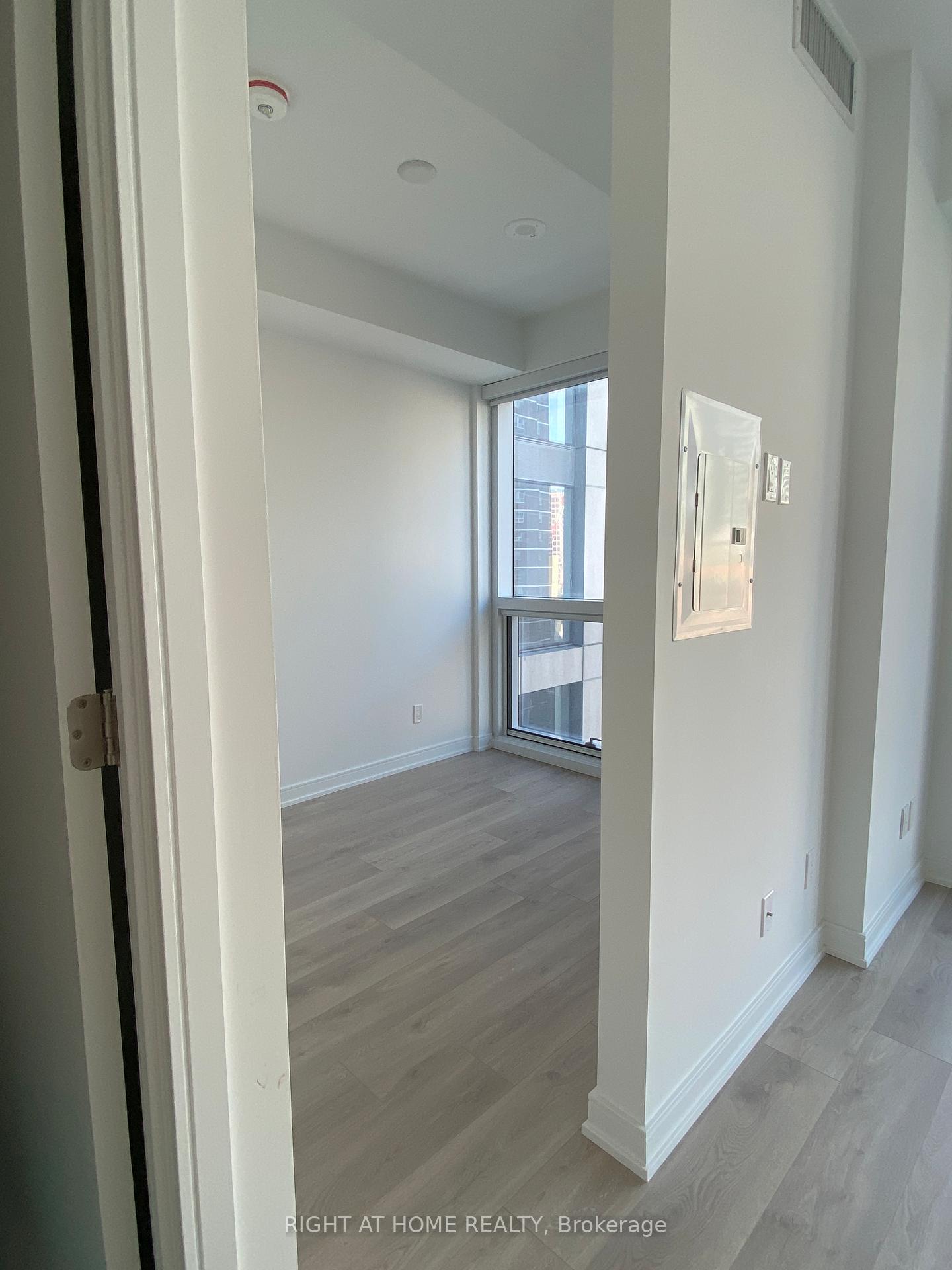 Photo 5 of Unit 901, 3 Gloucester Street, Toronto, Church-Yonge Corridor — HOMEH