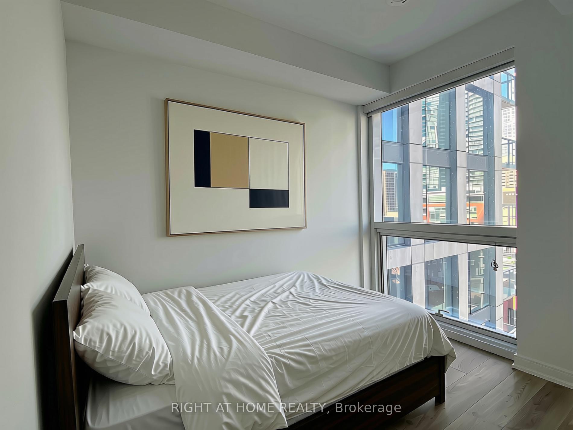 Photo 6 of Unit 901, 3 Gloucester Street, Toronto, Church-Yonge Corridor — HOMEH