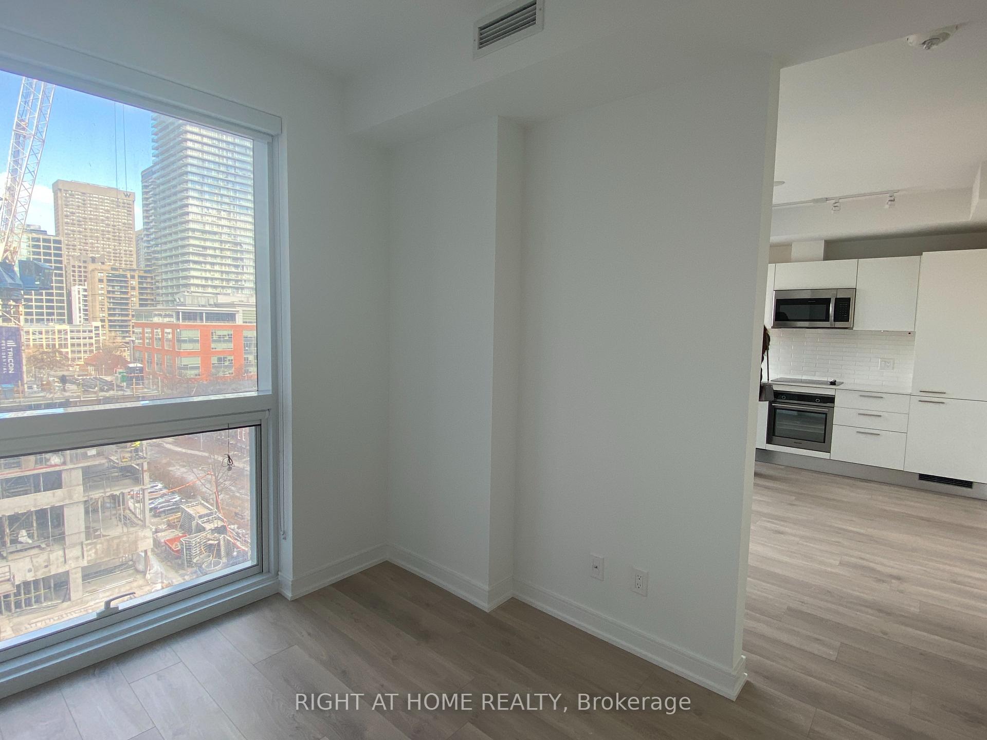 Photo 8 of Unit 901, 3 Gloucester Street, Toronto, Church-Yonge Corridor — HOMEH