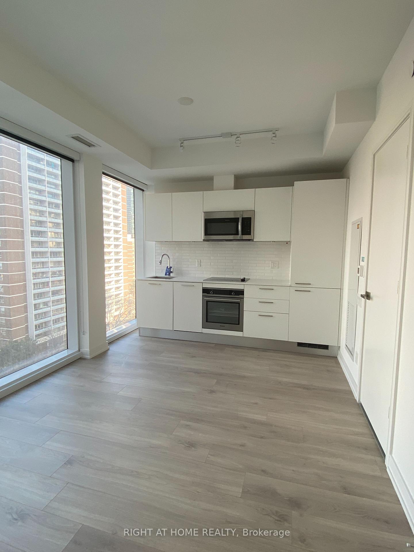 Photo 10 of Unit 901, 3 Gloucester Street, Toronto, Church-Yonge Corridor — HOMEH