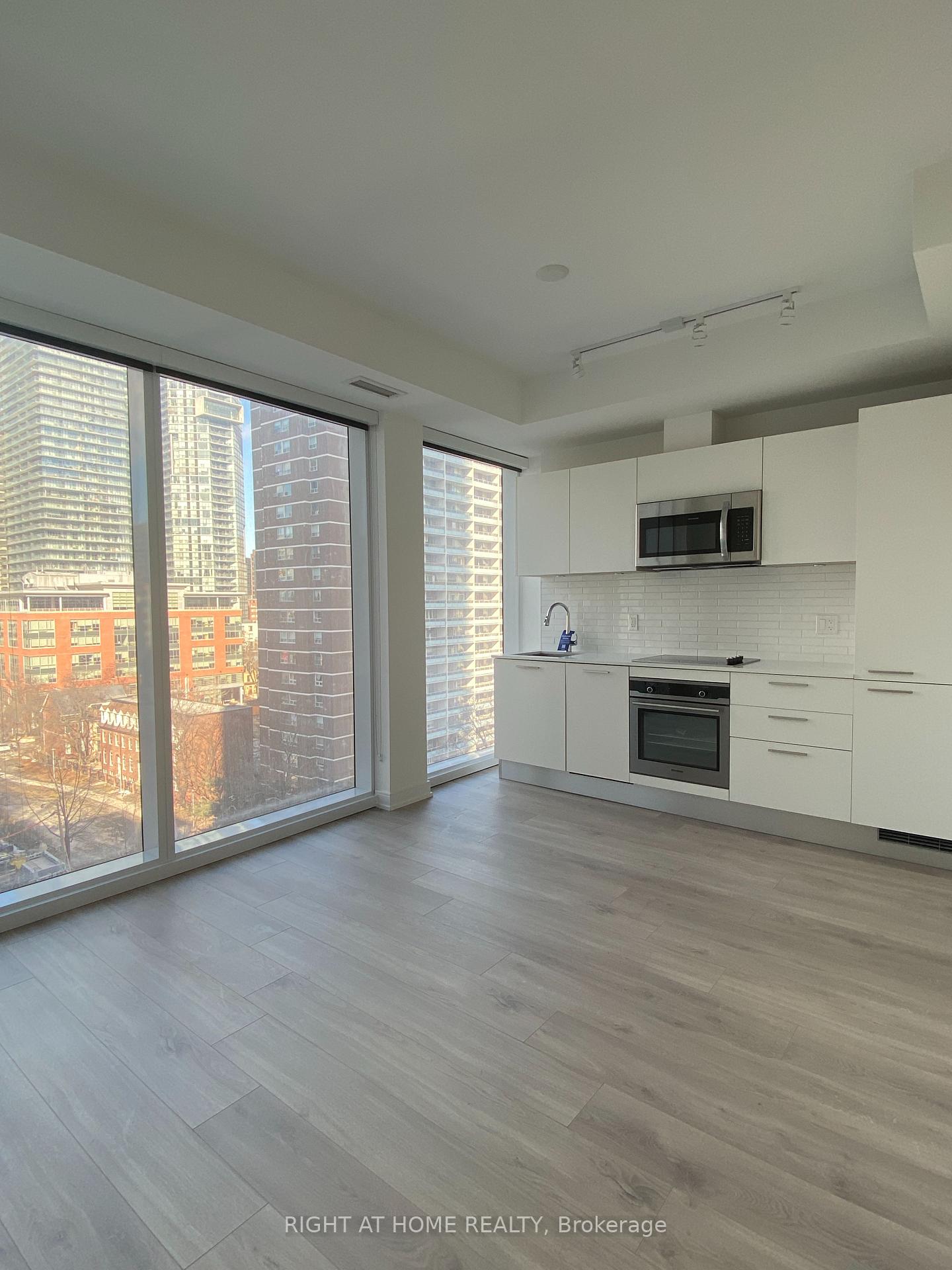 Photo 13 of Unit 901, 3 Gloucester Street, Toronto, Church-Yonge Corridor — HOMEH