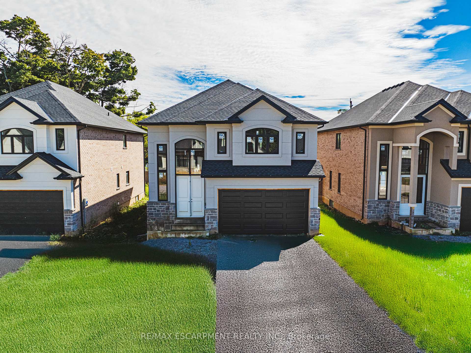Photo 1 of 40 Cesar Place, Hamilton, Ancaster — HOMEH