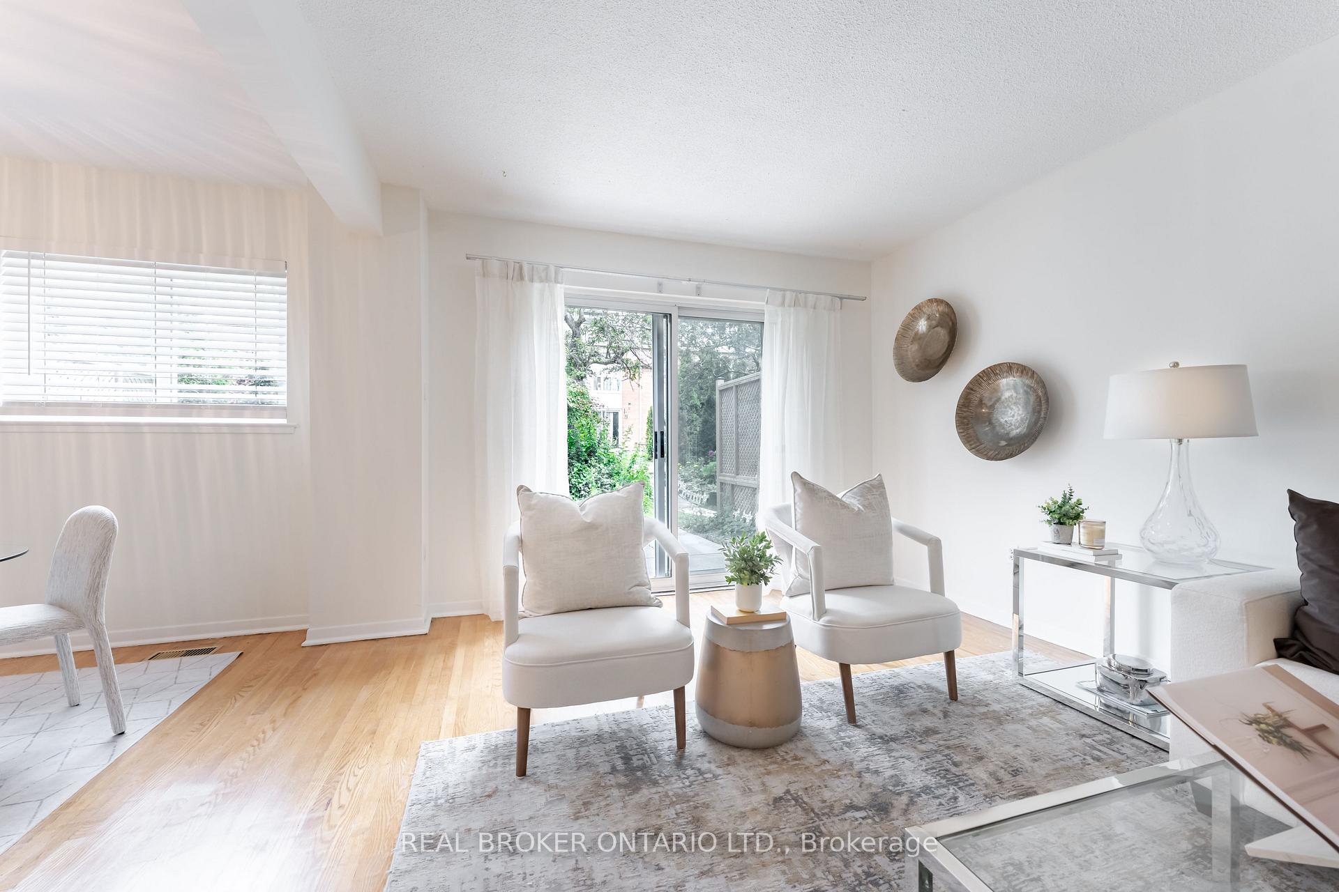 Photo 5 of Unit 15, 10 Leith Hill Road, North York, Don Valley Village — HOMEH