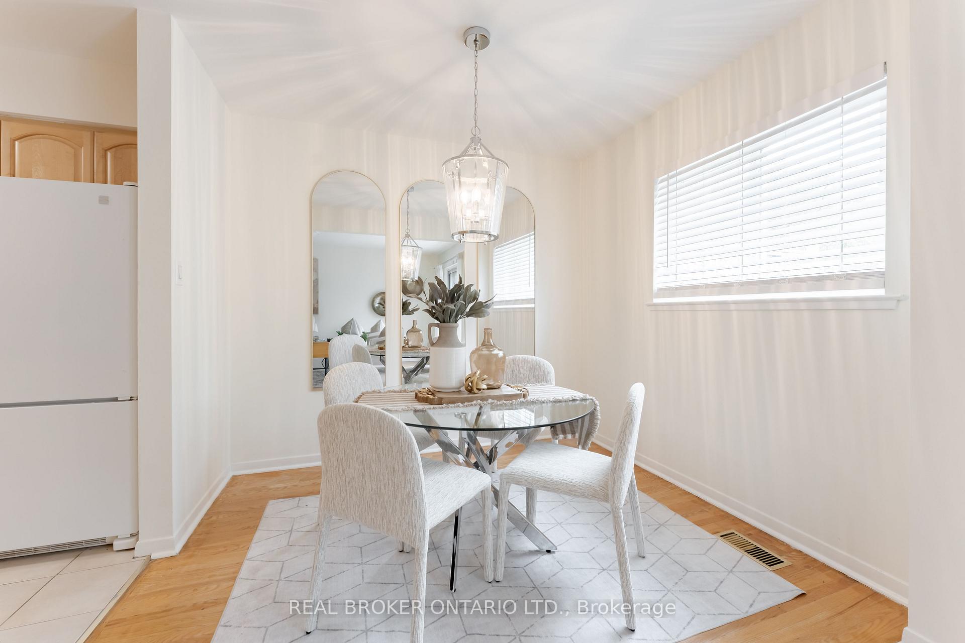 Photo 7 of Unit 15, 10 Leith Hill Road, North York, Don Valley Village — HOMEH