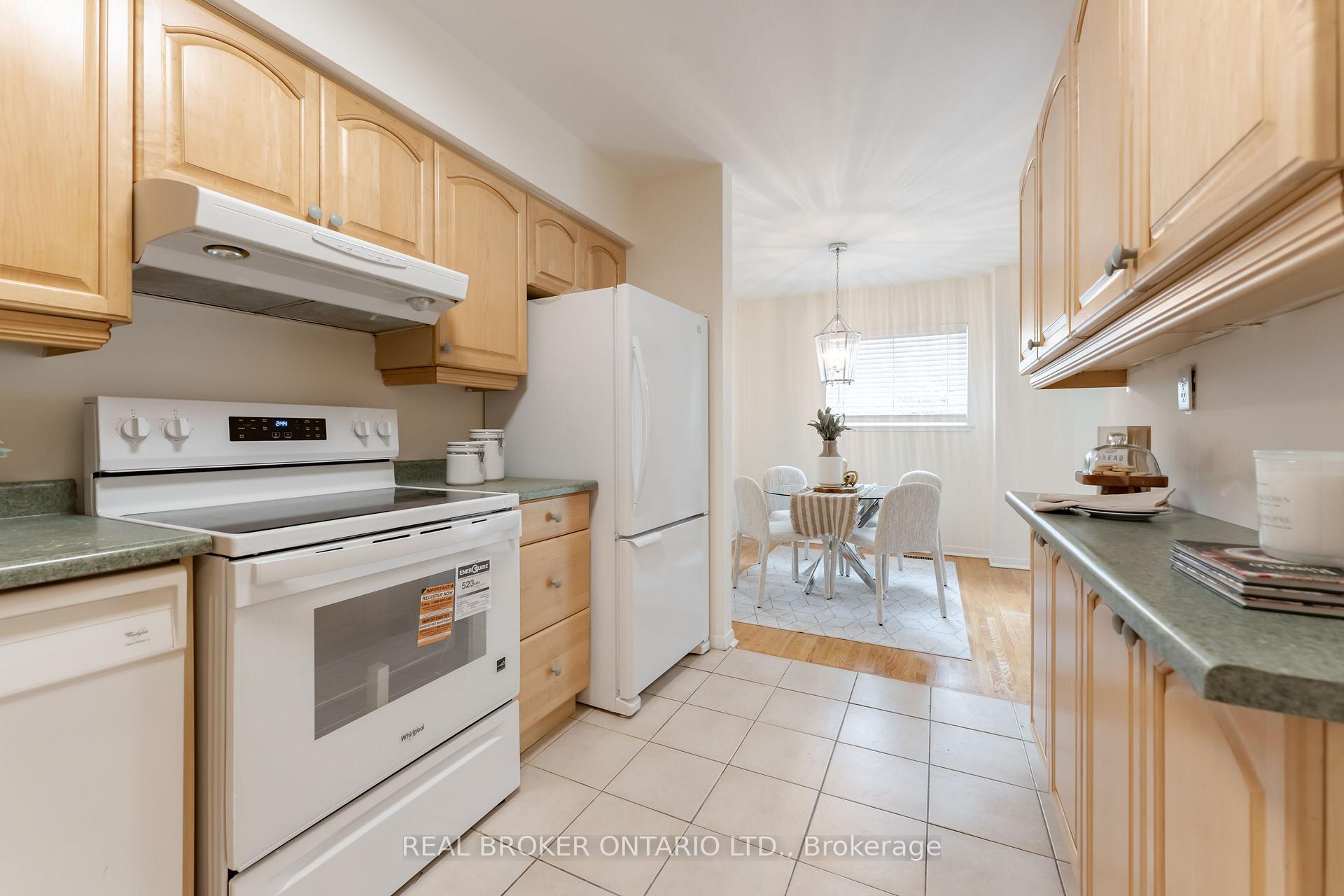 Photo 8 of Unit 15, 10 Leith Hill Road, North York, Don Valley Village — HOMEH
