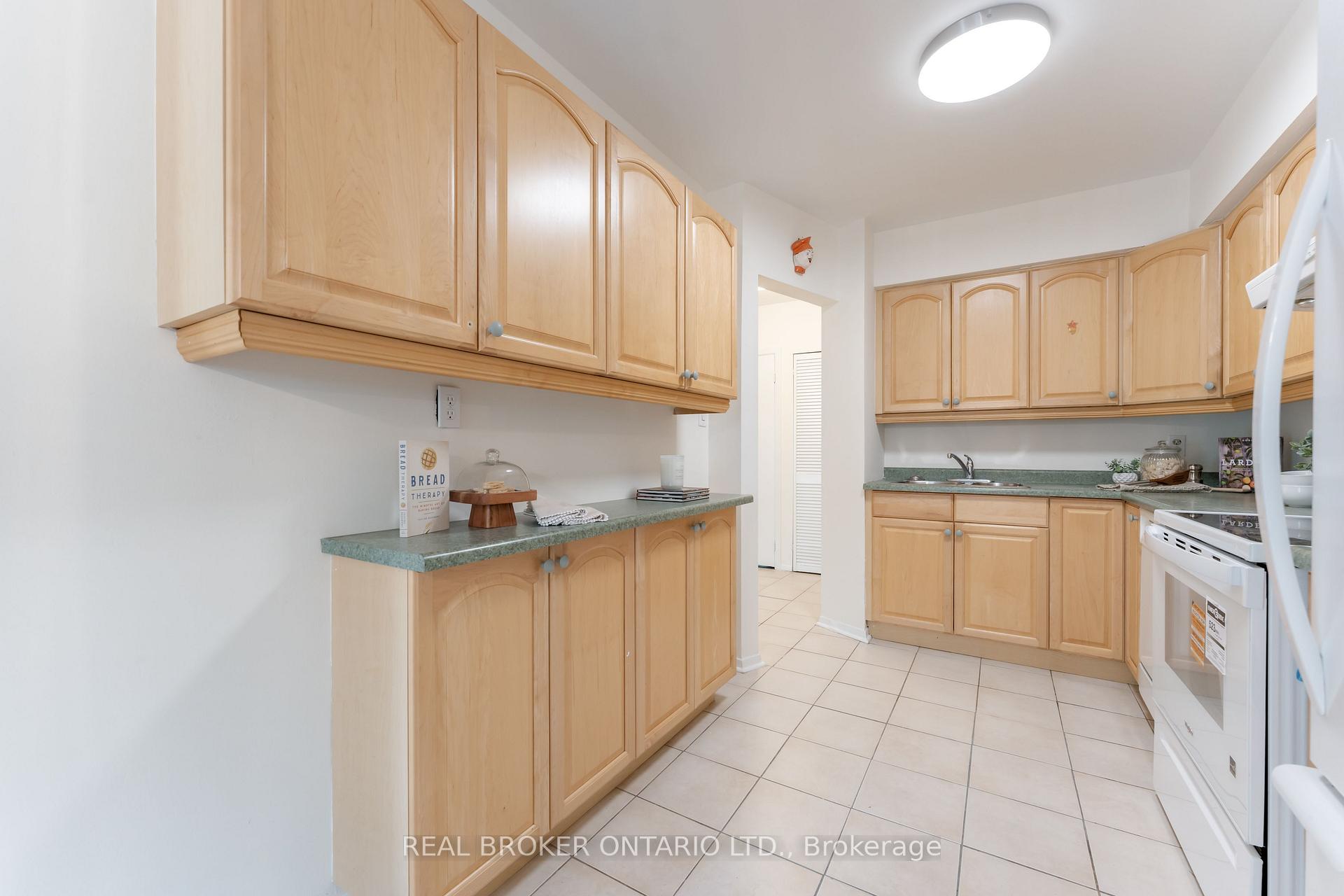 Photo 10 of Unit 15, 10 Leith Hill Road, North York, Don Valley Village — HOMEH