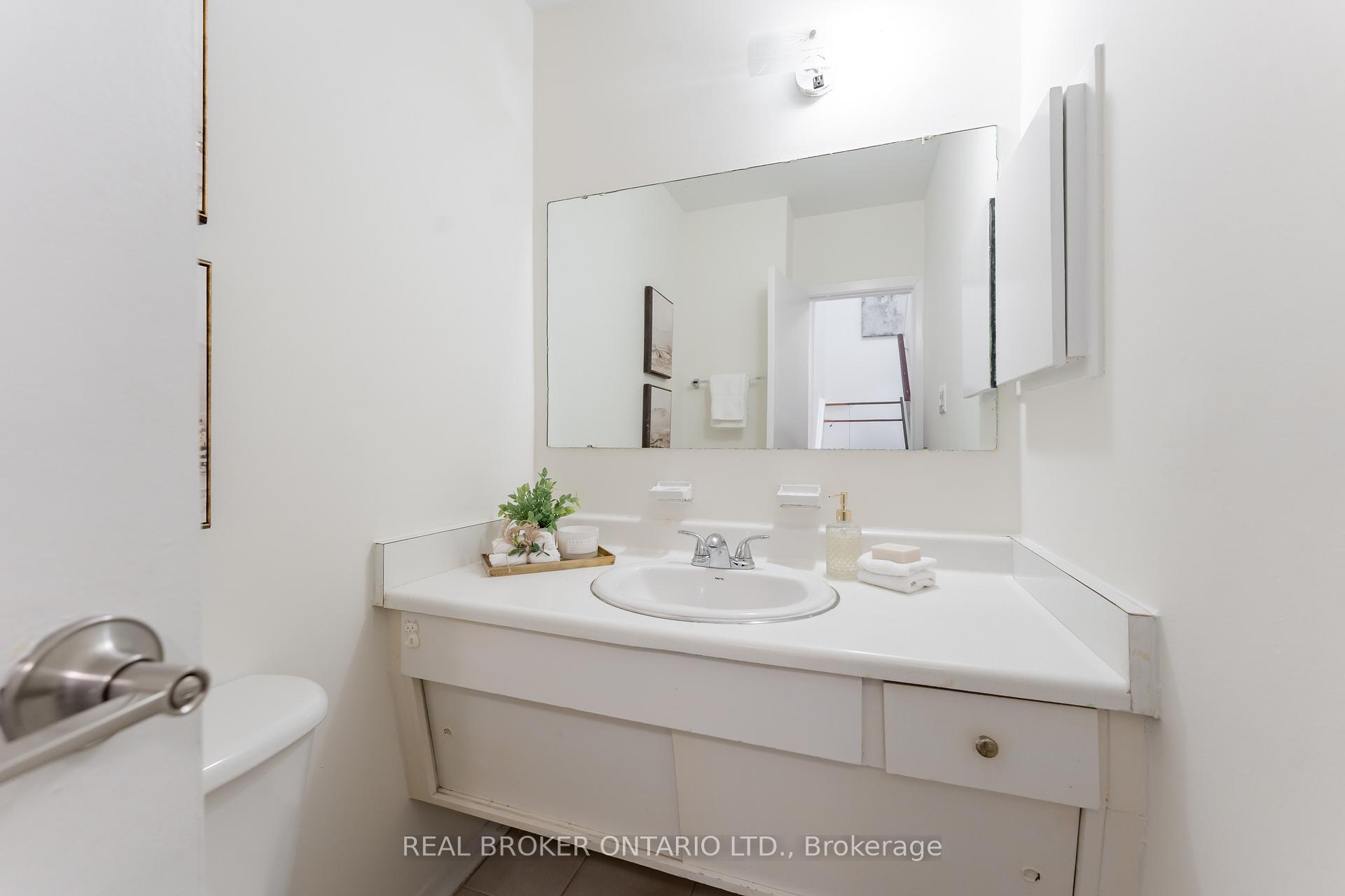Photo 11 of Unit 15, 10 Leith Hill Road, North York, Don Valley Village — HOMEH