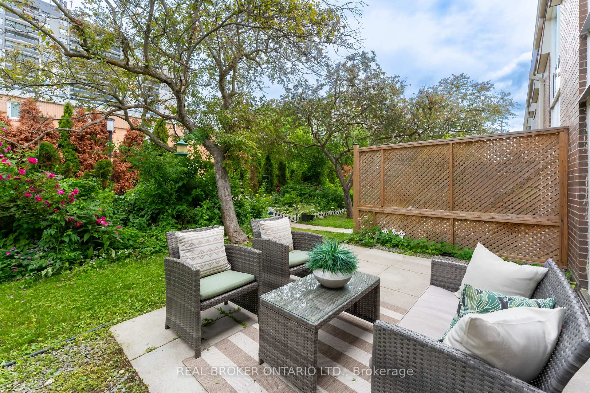 Photo 27 of Unit 15, 10 Leith Hill Road, North York, Don Valley Village — HOMEH