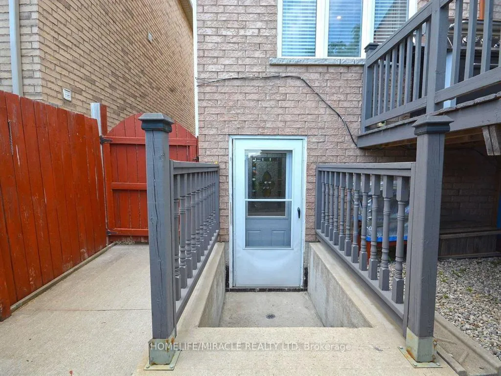 Photo 3 of Unit Bsmt, 6 Hibiscus Court, Brampton, Sandringham-Wellington — HOMEH