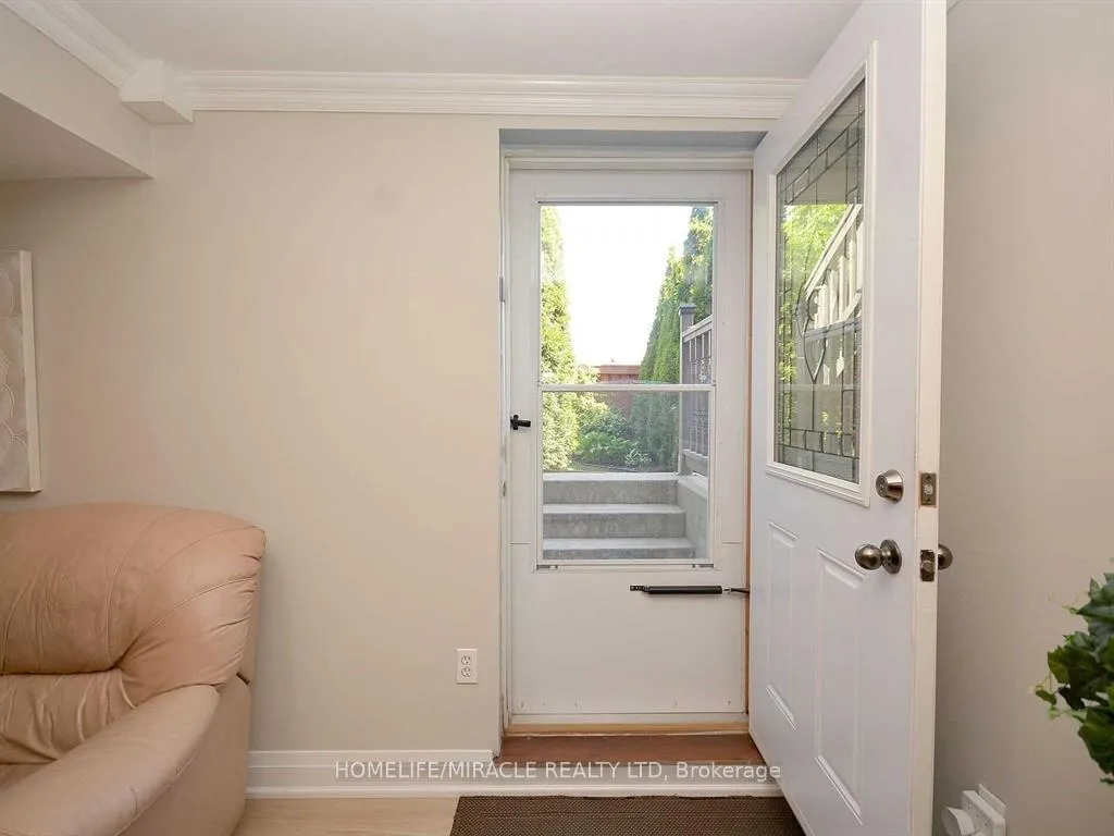Photo 4 of Unit Bsmt, 6 Hibiscus Court, Brampton, Sandringham-Wellington — HOMEH