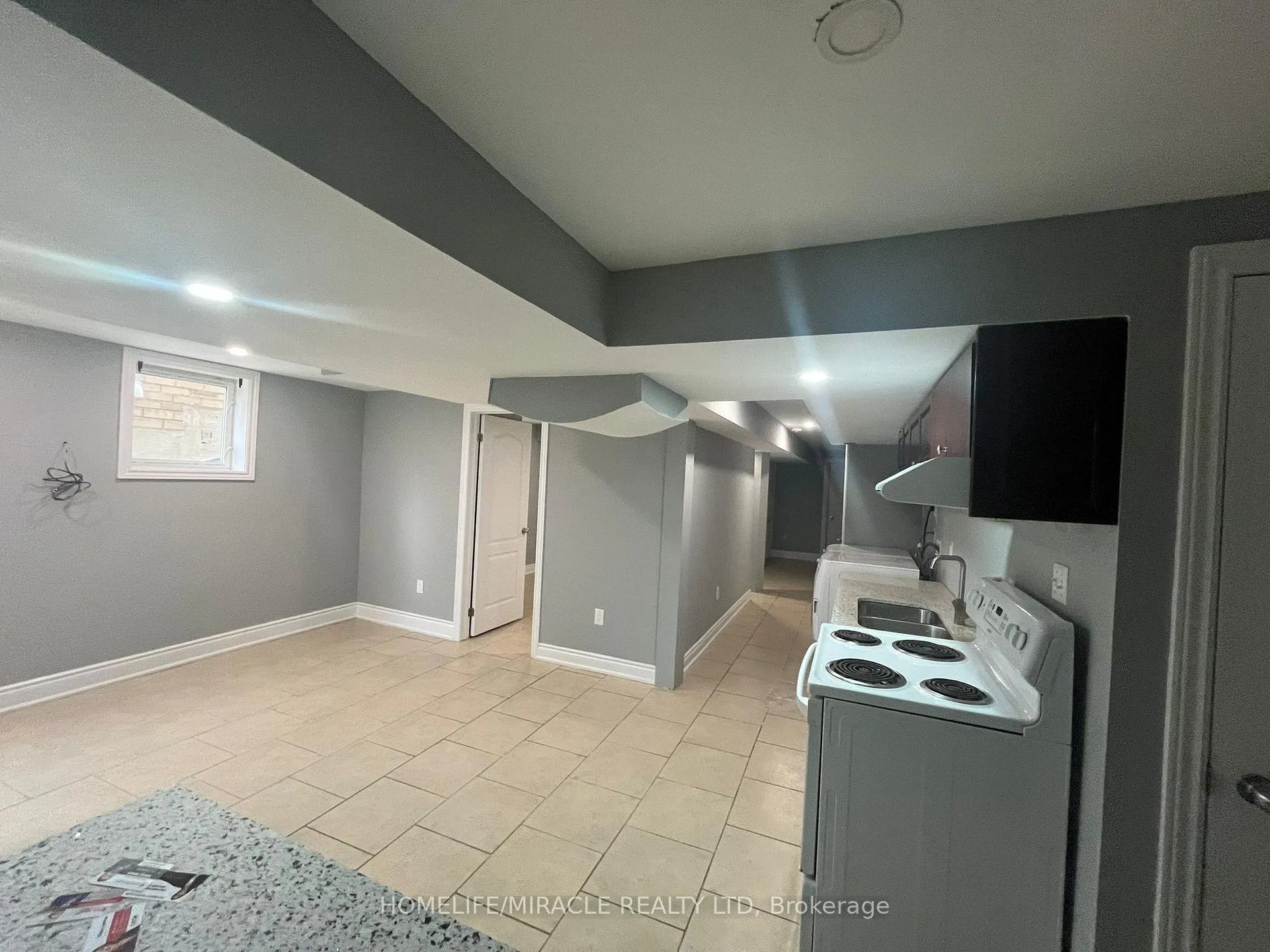 Photo 5 of Unit Bsmt, 6 Hibiscus Court, Brampton, Sandringham-Wellington — HOMEH