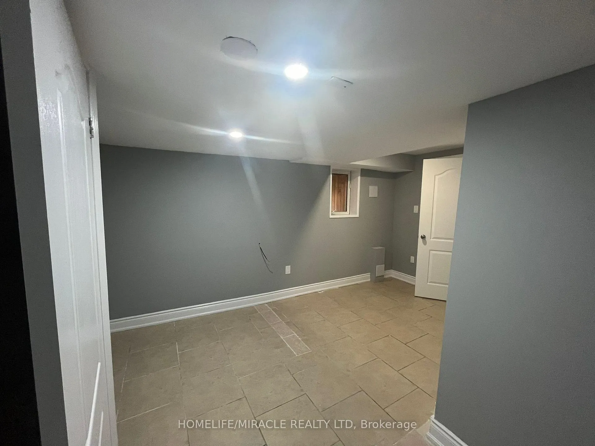 Photo 9 of Unit Bsmt, 6 Hibiscus Court, Brampton, Sandringham-Wellington — HOMEH