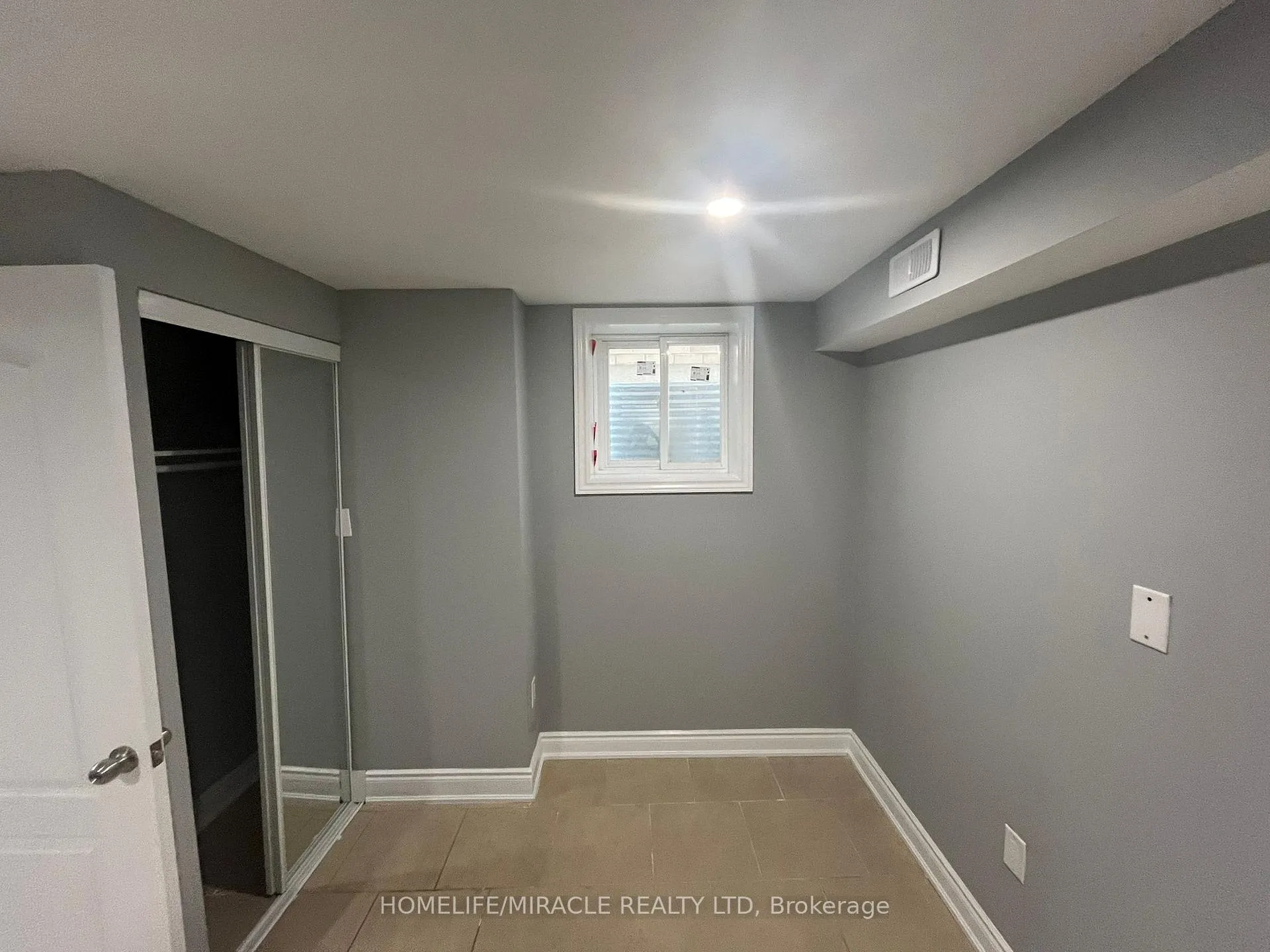 Photo 10 of Unit Bsmt, 6 Hibiscus Court, Brampton, Sandringham-Wellington — HOMEH