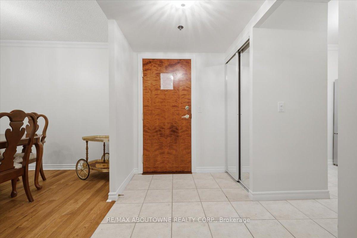 Photo 4 of Unit 1207, 100 Burloak Drive, Burlington, Appleby — HOMEH