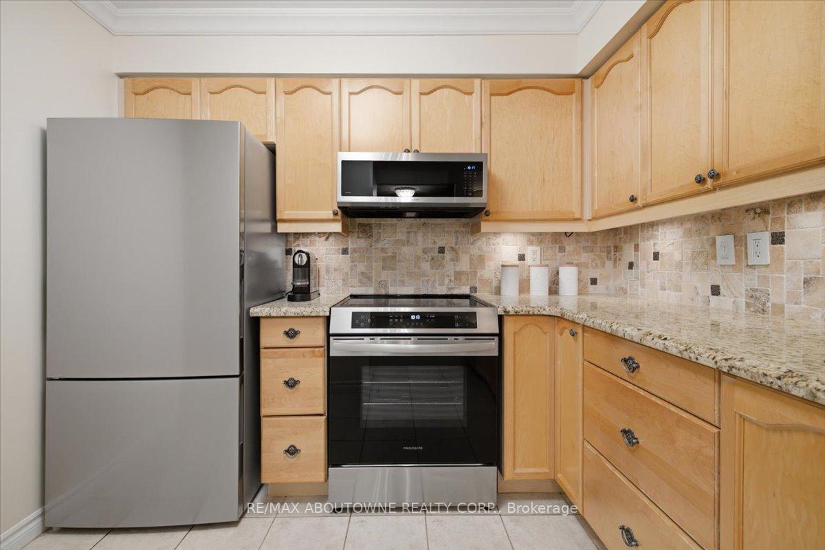Photo 8 of Unit 1207, 100 Burloak Drive, Burlington, Appleby — HOMEH