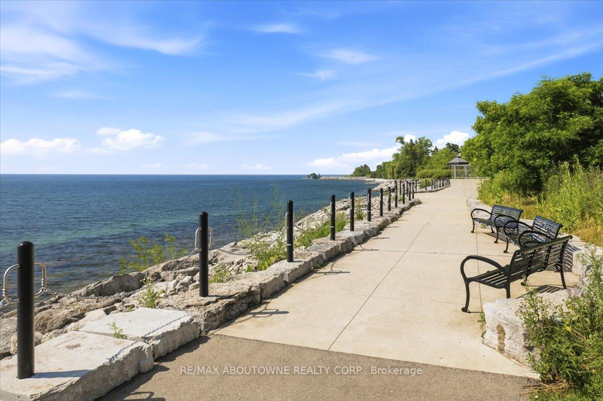 Photo 32 of Unit 1207, 100 Burloak Drive, Burlington, Appleby — HOMEH
