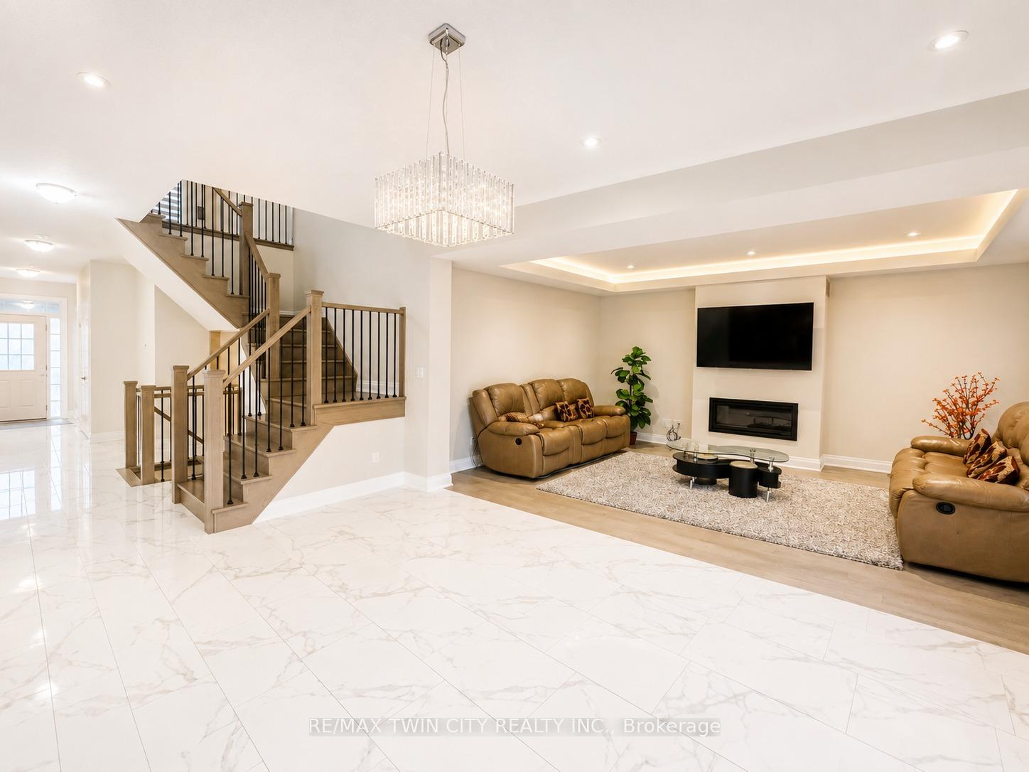 Photo 3 of 514 Bridgemill Crescent, Kitchener, Grand River South — HOMEH