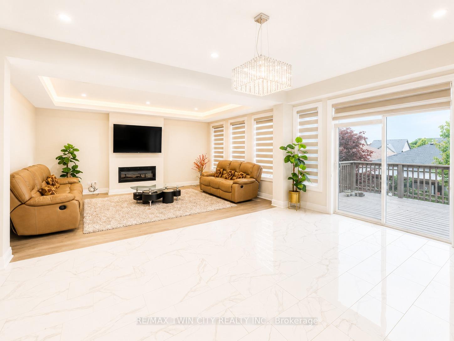 Photo 5 of 514 Bridgemill Crescent, Kitchener, Grand River South — HOMEH
