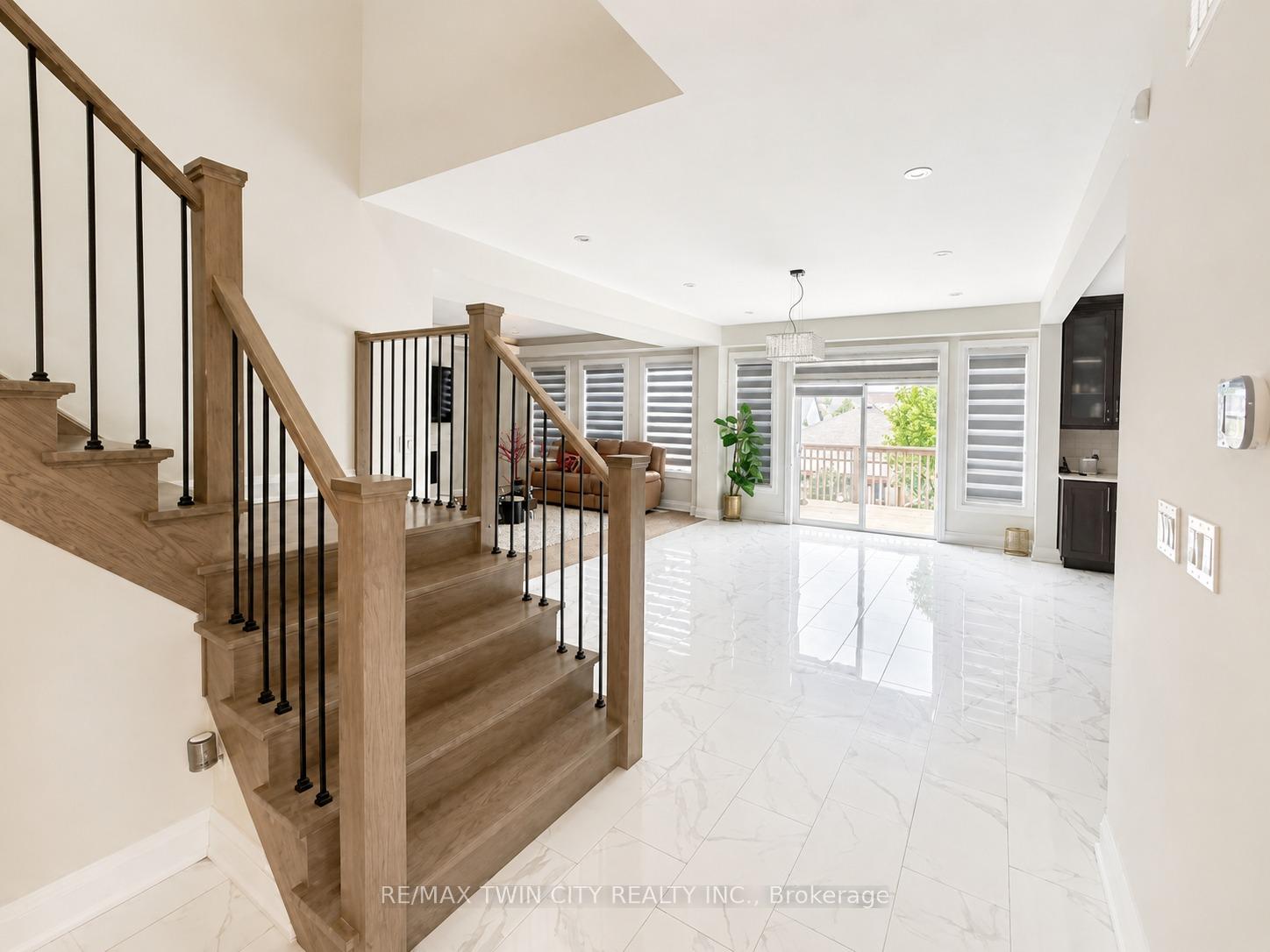 Photo 11 of 514 Bridgemill Crescent, Kitchener, Grand River South — HOMEH
