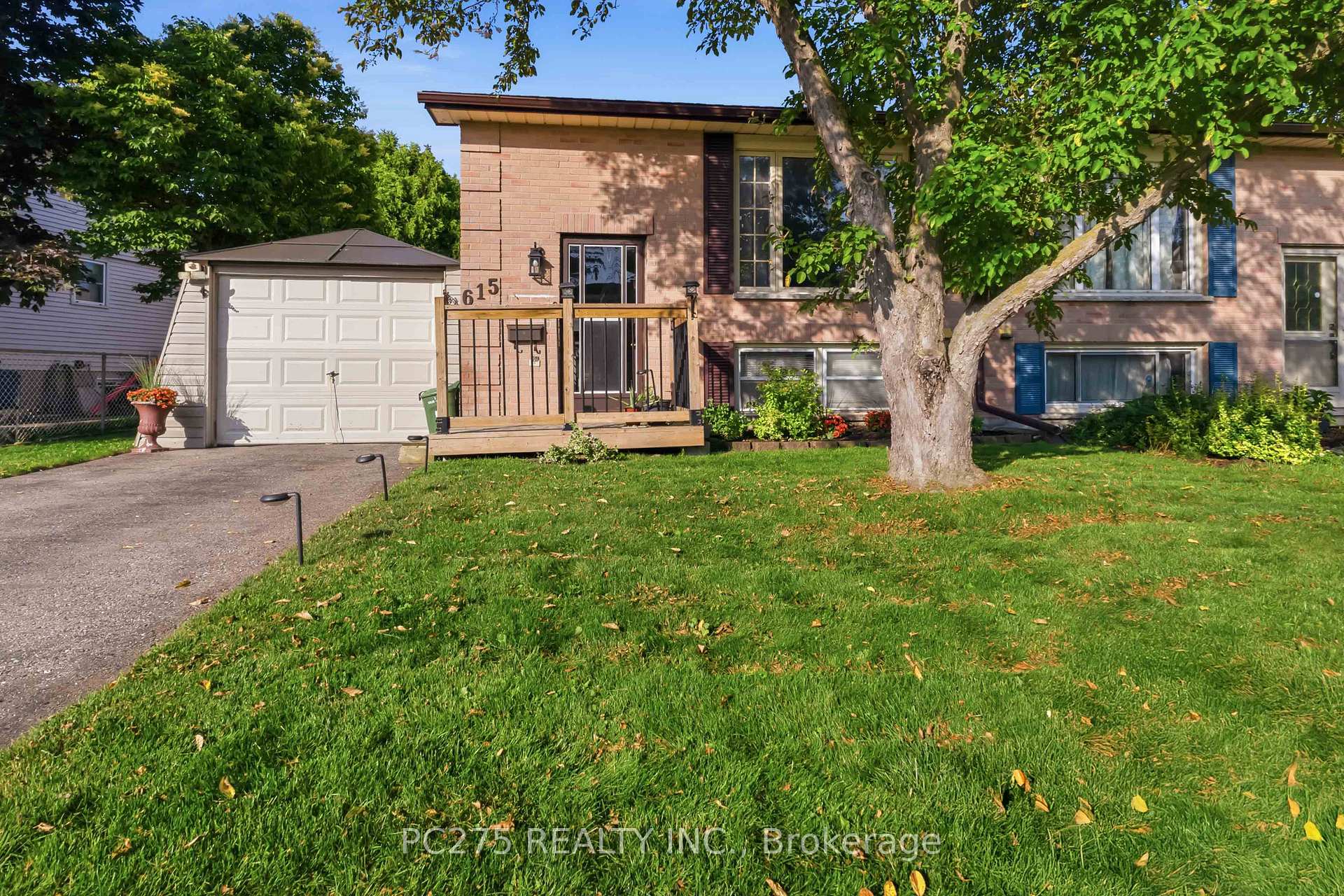 Photo 2 of 615 Deveron Crescent, London, South T — HOMEH